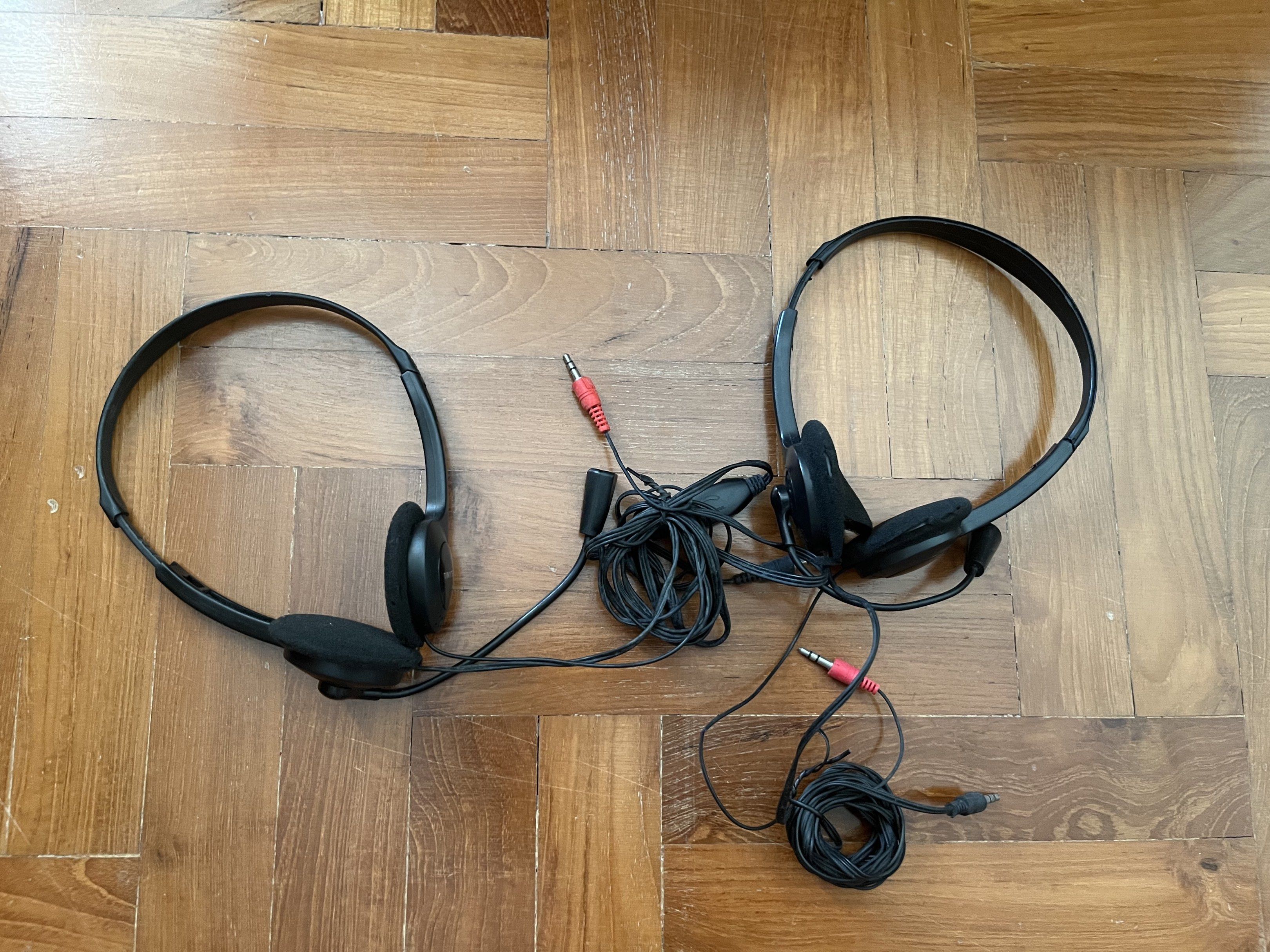 Black wired Headphones with Microphone x 2