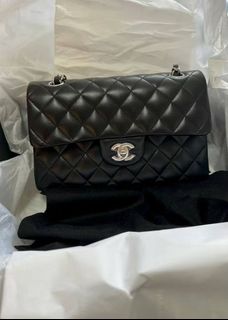 (Category: ) located in . Submitted by chicluxury (Listing ID 1327935285, Image 1). Description: .