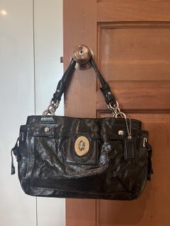 (Category: ) located in . Submitted by pr3ttysboutique (Listing ID 1419010940, Image 1). Description: .