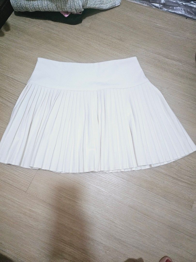 Cream Pleated Skirt Suit (Category: Skirts) located in Angeles City. Submitted by ssomma (Listing ID 1419111771, Image 3). Description: - Cream-colored skirt suit - Includes a jacket and a skirt - Jacket features: - Button-up closure - Pockets - Short sleeves - Skirt is pleated - Made of lightweight fabric.