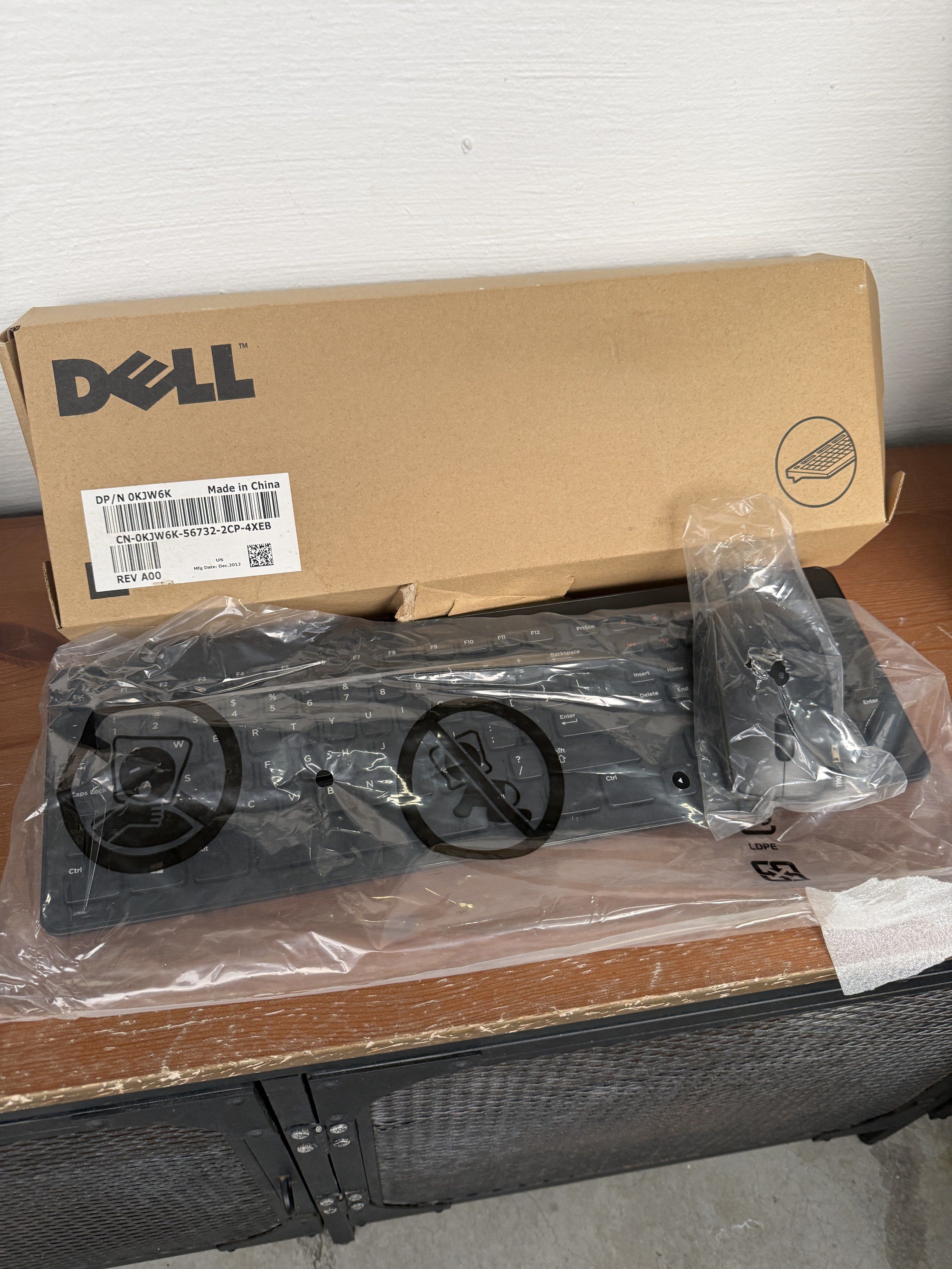 Dell XPS Desktop Computer with Keyboard65561096691330115