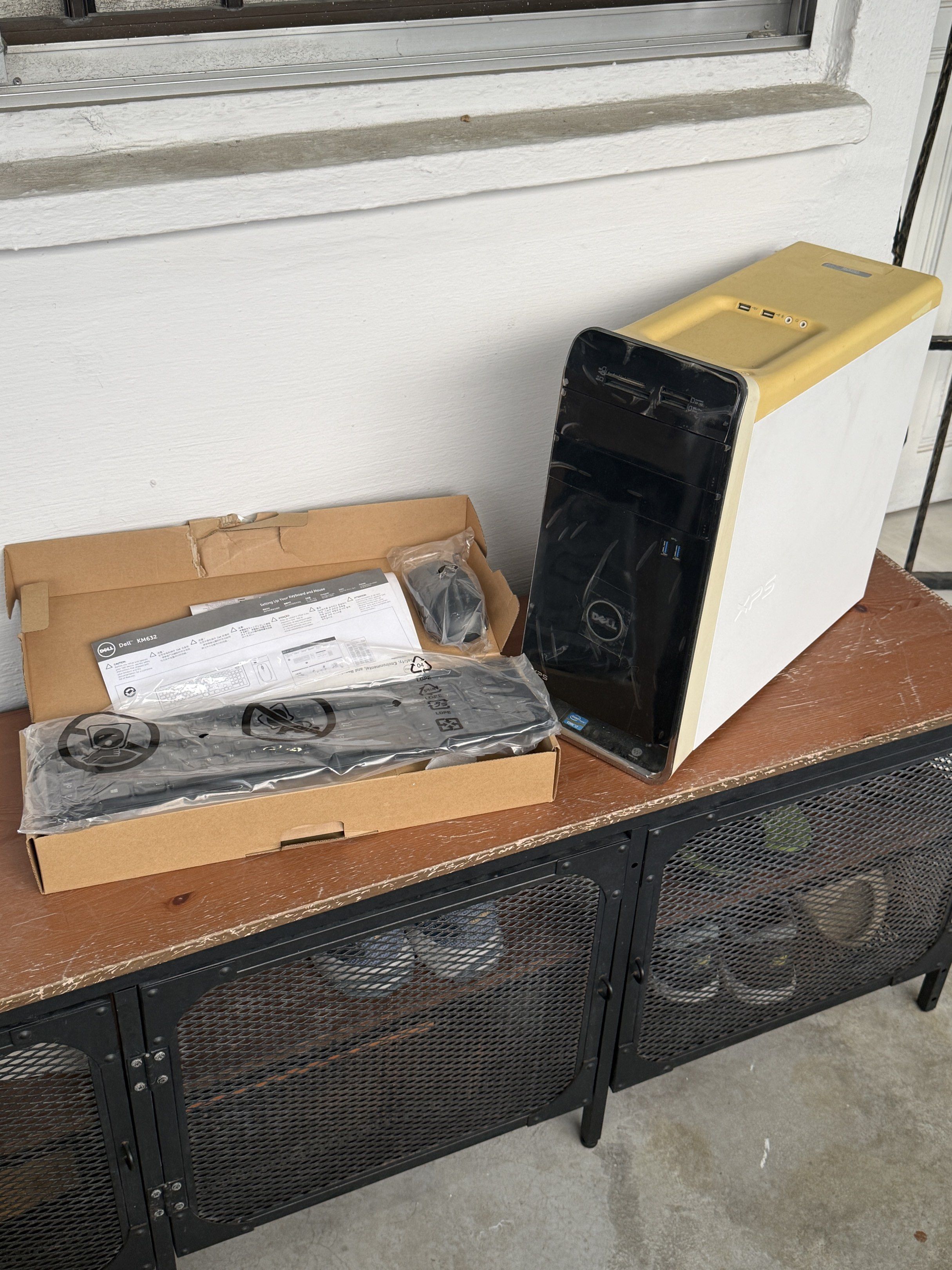 Dell XPS Desktop Computer with Keyboard65561096691330110