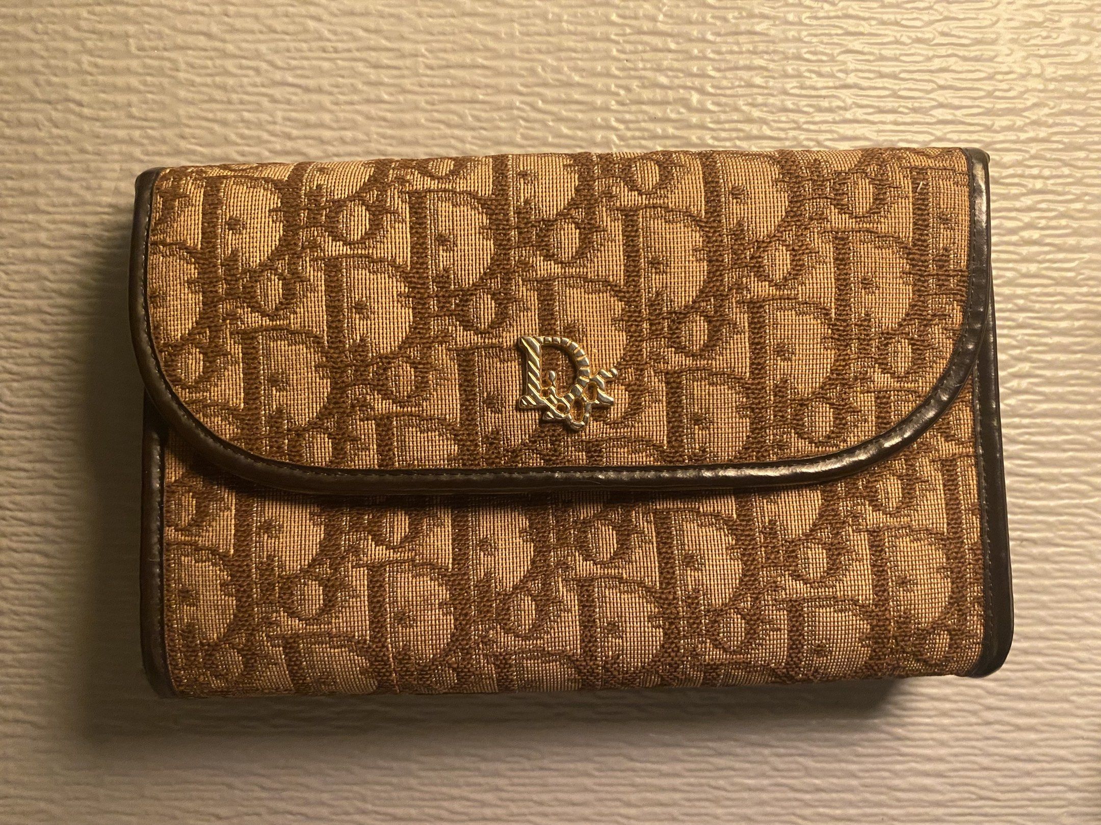 Dior Brown Oblique Canvas Bag (Category: Luxury Bags & Wallets) located in Quezon City. Submitted by preluvables (Listing ID 1419119127, Image 2). Description: 100% authentic & vintage. Negotiable Description - Authentic Dior shoulder bag - Brown oblique canvas - Gold chain strap - Brown leather interior - Magnetic snap closure -Just needs cleaning. but still in good condition. no bag or box - check last 2 photos for references -willing to do mee
