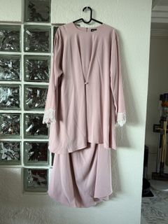 (Category: ) located in . Submitted by shopperholic98 (Listing ID 1419100074, Image 1). Description: .
