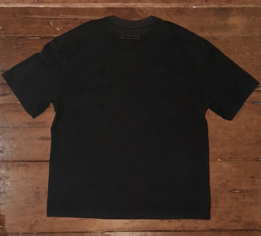 Fear of God Essentials Black Tee (Category: Tshirts & Polo Shirts ) located in Narvacan. Submitted by thrift_look (Listing ID 1419127728, Image 3). Description: - Fear of God Essentials t-shirt.. - Features the Essentials logo on the front - Classic crew neck design - Comfortable short sleeves - Made from a soft, high-quality material.