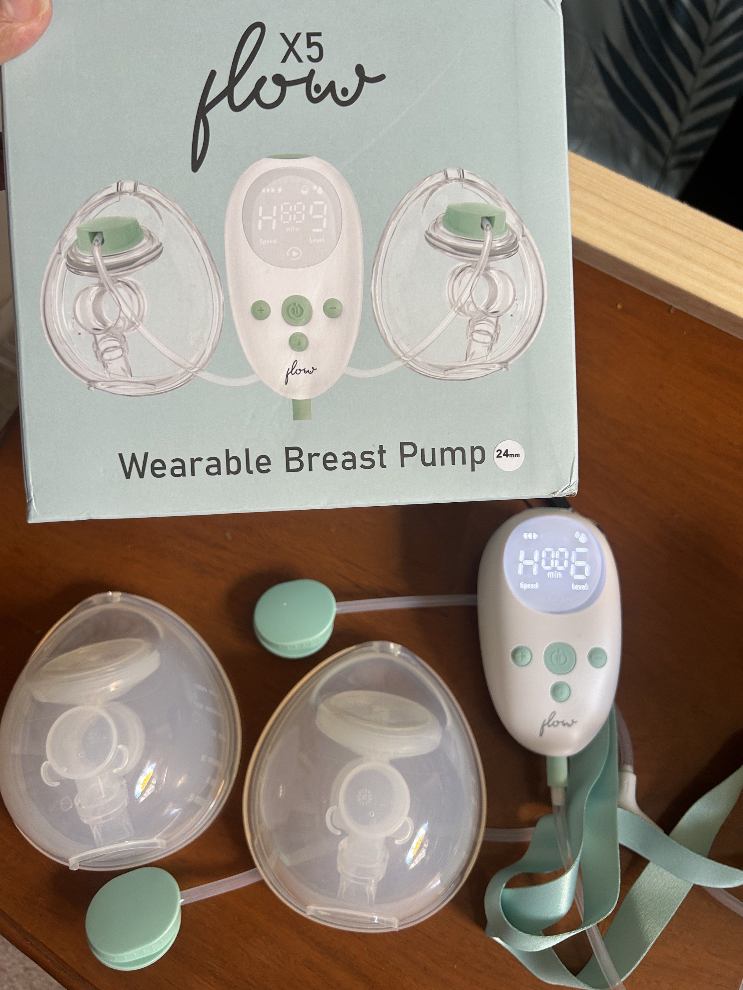 Flow X5 Wearable Breast Pump (Category: Breastfeeding & Bottle Feeding) located in Cabanatuan. Submitted by krnlim (Listing ID 1419005668, Image 1). Description: - Flow X5 Wearable Breast Pump - Hands-free design for convenient pumping - Features a digital control unit for easy setting adjustments - Includes two breast shields (24mm size) - Comes with all original accessories RFS: not pumping anymore.