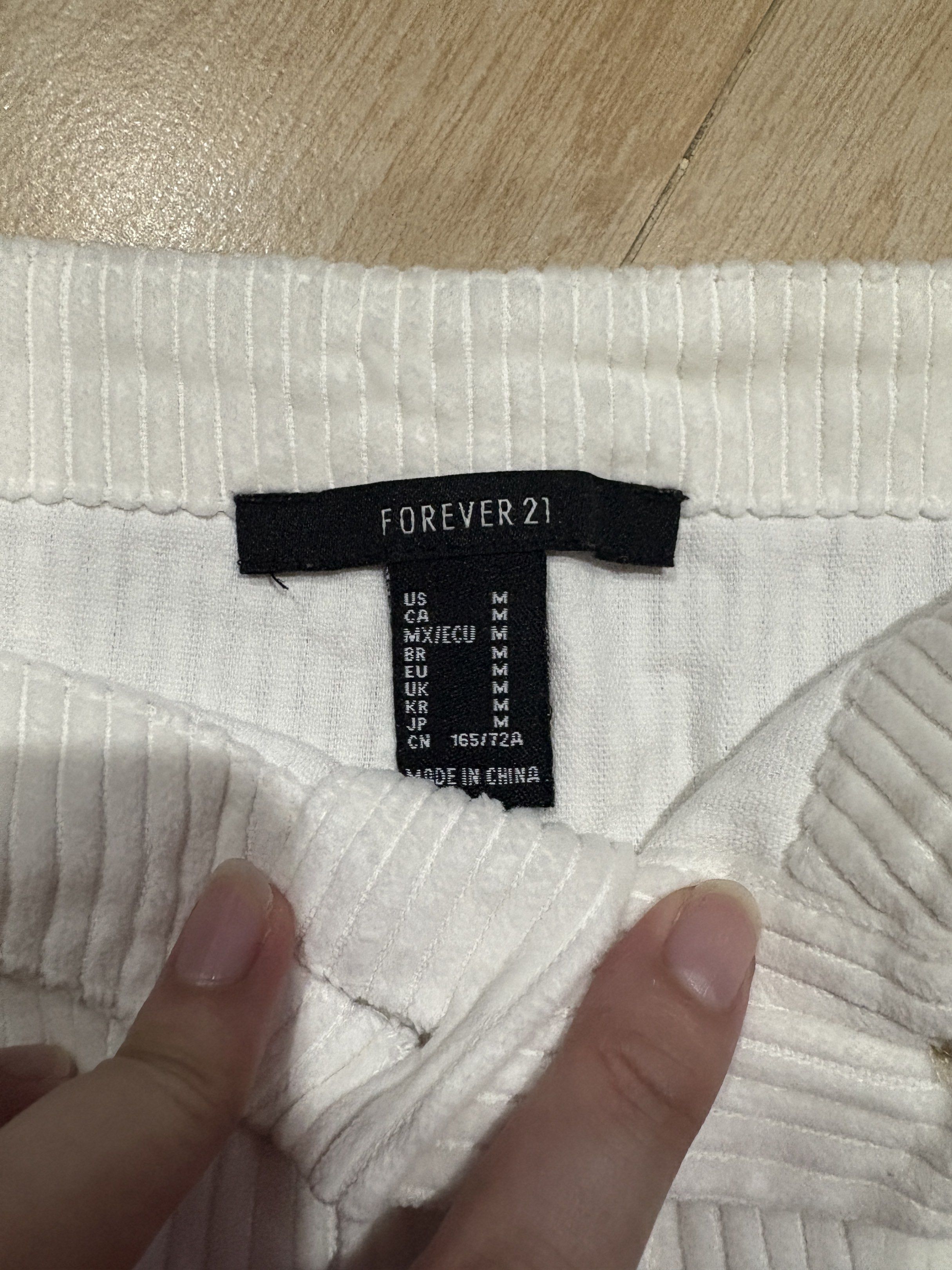 Forever 21 Corduroy Skirt (Category: Skirts) located in Manila. Submitted by dkarchives (Listing ID 1419074981, Image 3). Description: Forever 21 Corduroy skirt - white color - with front buttons - length: 39cm.