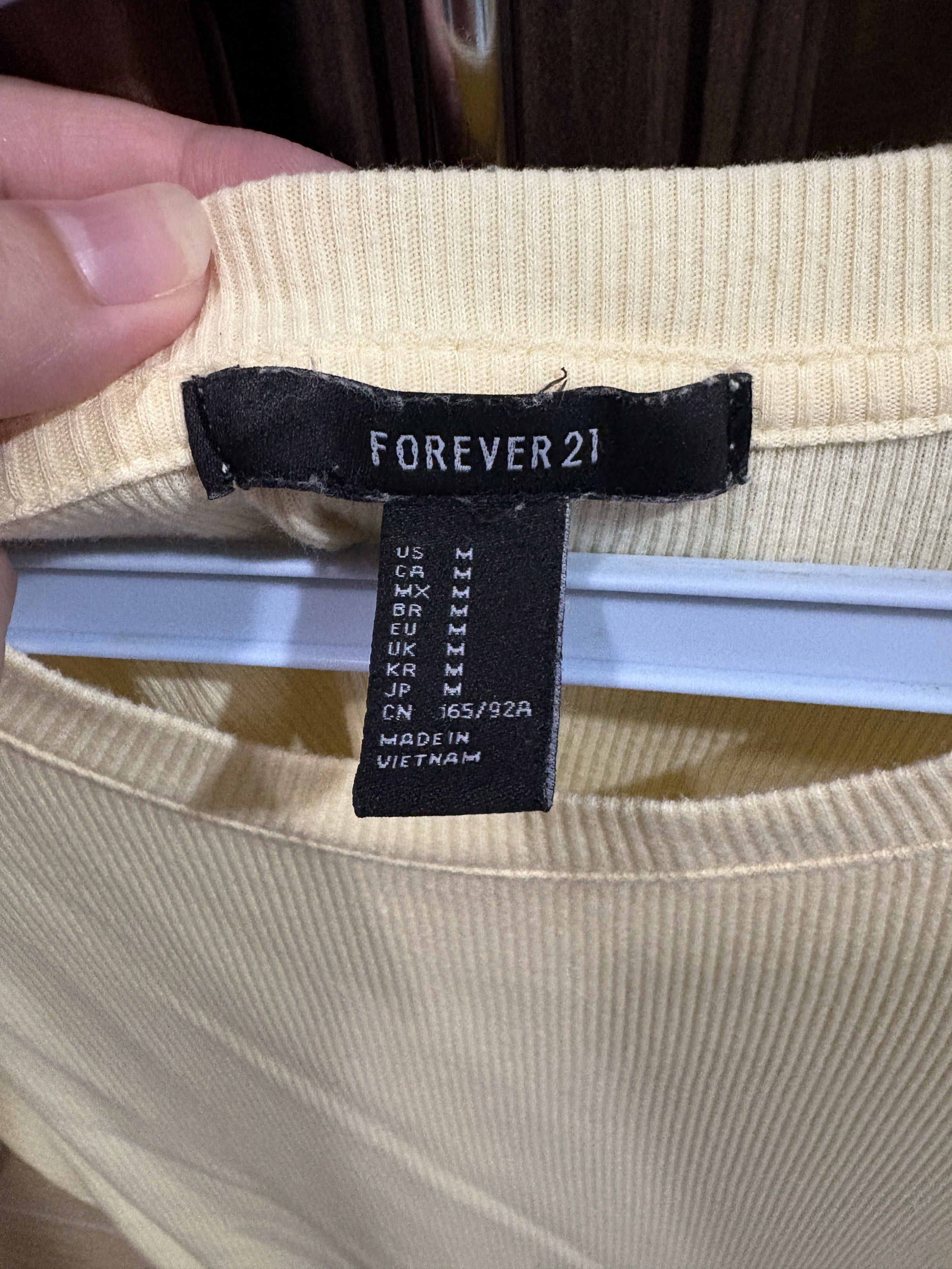 Forever 21 Ribbed Crop Top (Category: Shirts) located in Manila. Submitted by dkarchives (Listing ID 1419090794, Image 2). Description: Forever 21 Crop Top - pastel yellow - ribbed texture - scalloped short sleeves - one of my favorite tops!.