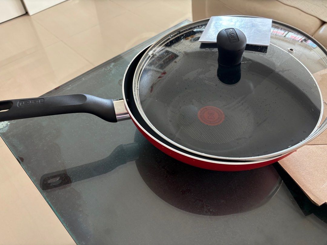 Frying Pan (Category: Cookers) located in Singapore. Submitted by kellyt2017 (Listing ID 1419082755, Image 3). Description: Tefal Ruby frying pan 28cm Brand new - let go at nego price (up $59) As has another similar item.