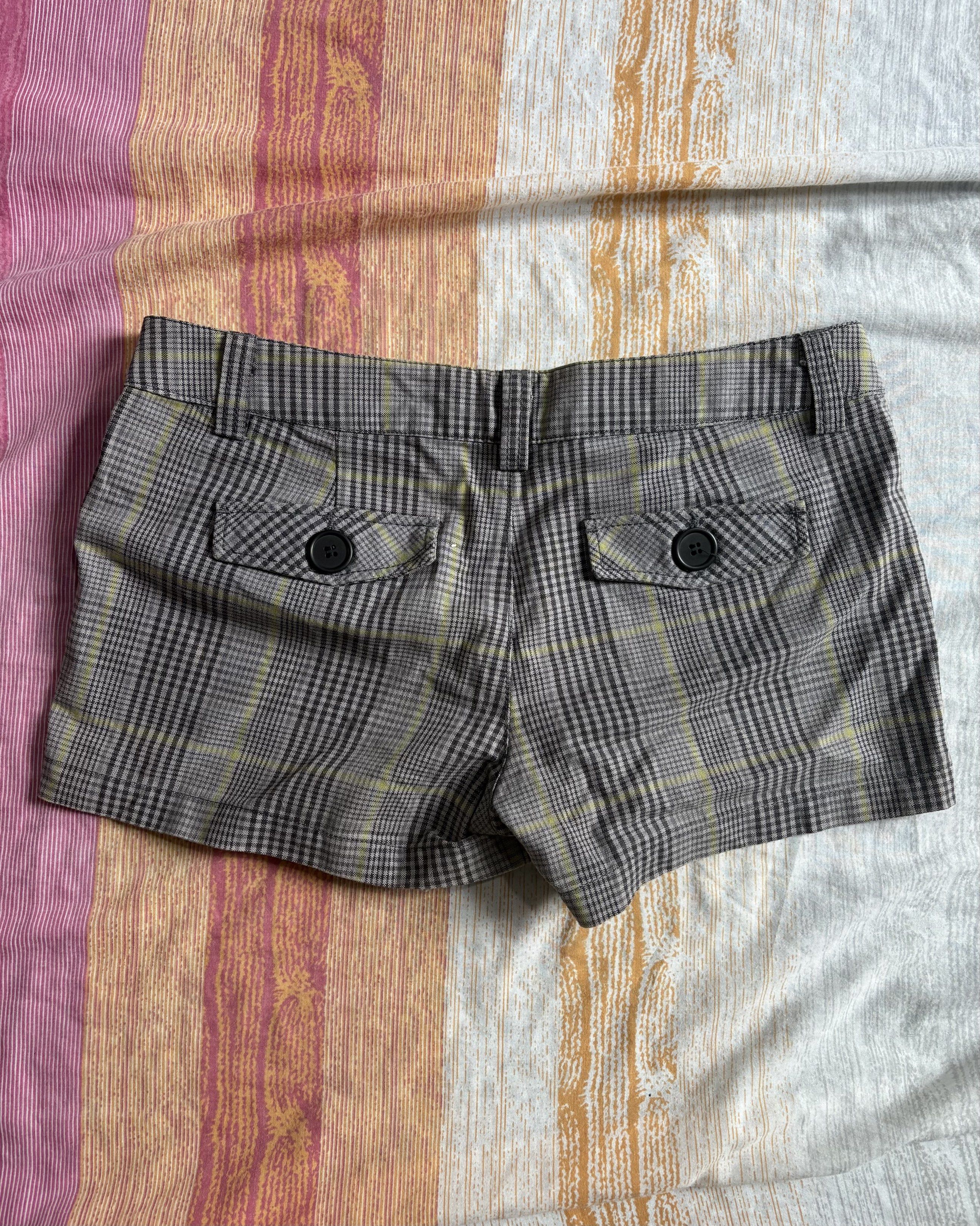 Gray Plaid Micro Shorts with Button Details (Low Rise) (Category: Shorts) located in Manila. Submitted by rjules_ (Listing ID 1419135222, Image 2). Description: - Plaid shorts with button details - Comfortable fabric - Flattering fit - Not Stretchy rfs: too tight on me🥲💔 - Waist: Approximately 15 inches MOP: GCash or Maya MOD: Lalamove ONLY.