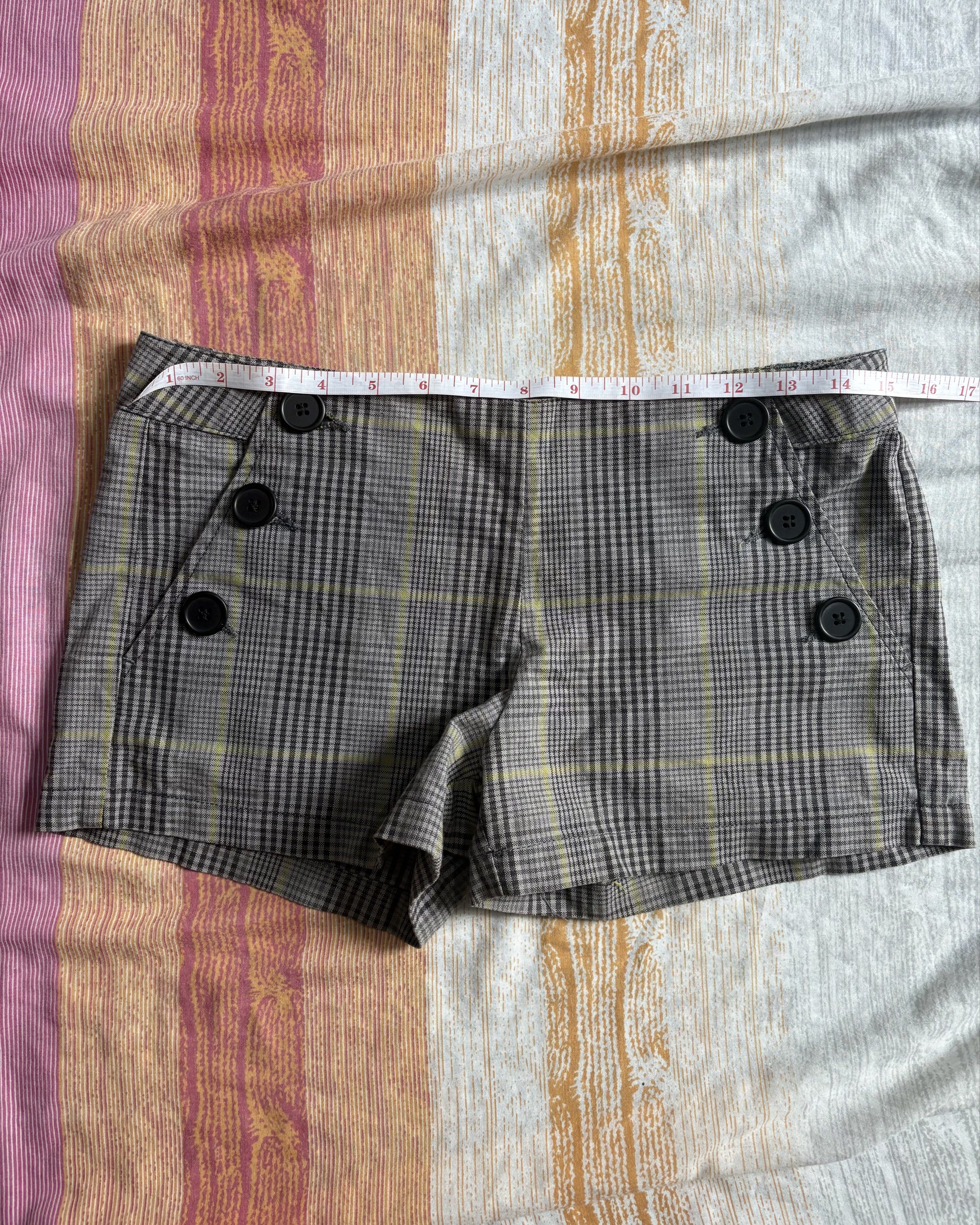 Gray Plaid Micro Shorts with Button Details (Low Rise) (Category: Shorts) located in Manila. Submitted by rjules_ (Listing ID 1419135222, Image 3). Description: - Plaid shorts with button details - Comfortable fabric - Flattering fit - Not Stretchy rfs: too tight on me🥲💔 - Waist: Approximately 15 inches MOP: GCash or Maya MOD: Lalamove ONLY.