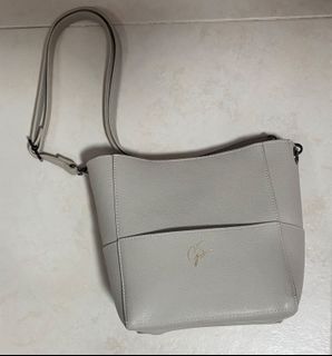 (Category: ) located in . Submitted by clear_wardrode (Listing ID 1419189348, Image 1). Description: .