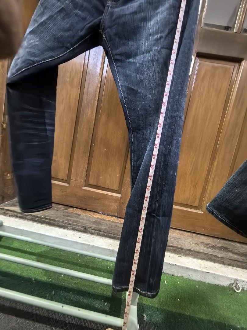 G-Star Raw Denim Jeans Size 30 (Category: Jeans) located in Makati City. Submitted by shinkc (Listing ID 1418987450, Image 3). Description: - Authentic G-Star Raw denim jeans - Light blue wash - Distressed detailing - Classic five-pocket design - Straight leg fit - Size 30 - G-Star Raw logo patch.