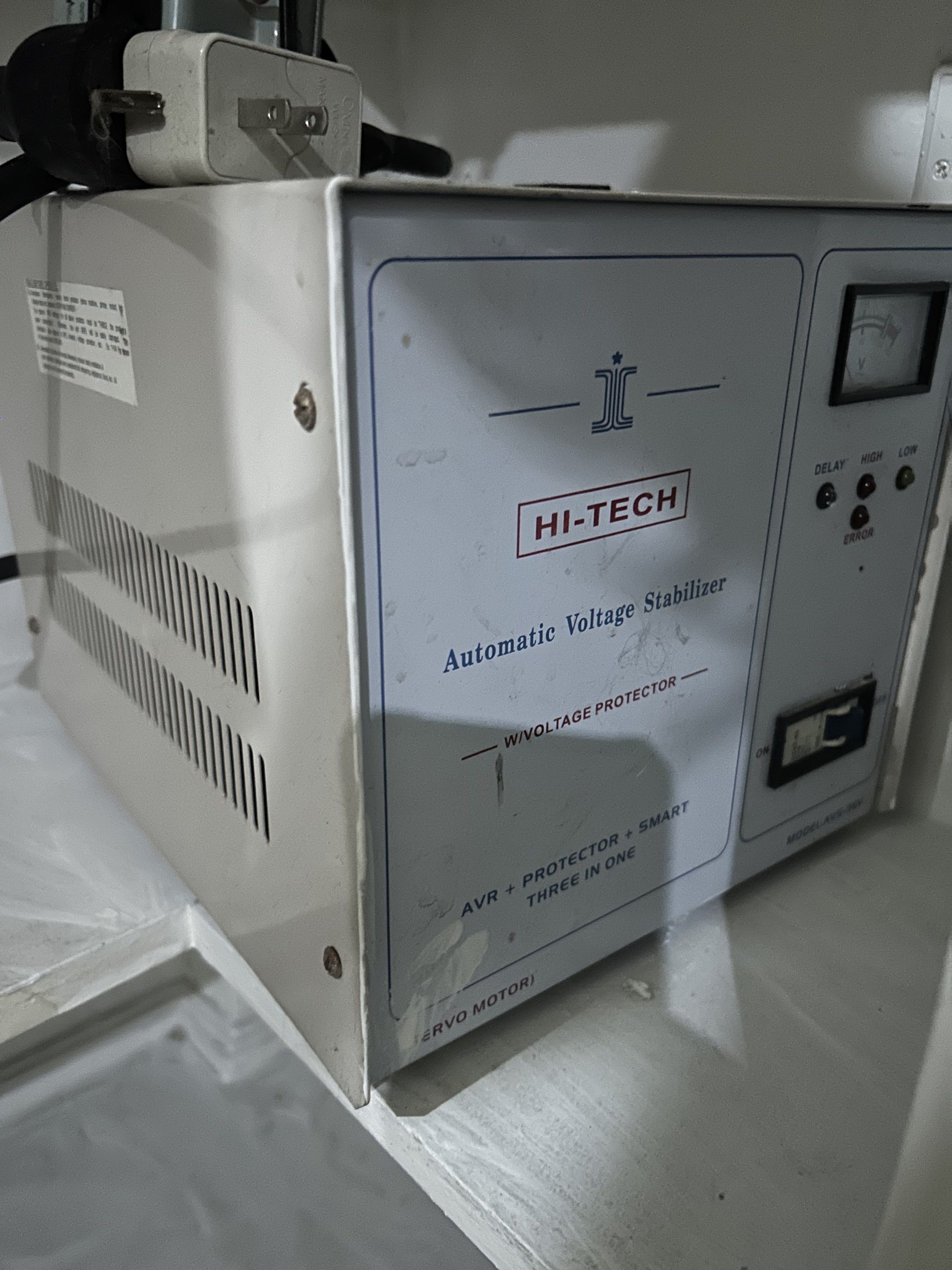 Hi-Tech Automatic Voltage Stabilizer (Category: Other Accessories) located in Manila. Submitted by espcc (Listing ID 1419113968, Image 2). Description: HI-TECH 5kVA Automatic Voltage Stabilizer (AVR) – Good Working Condition Selling our HI-TECH Automatic Voltage Stabilizer (Servo Type) with built-in voltage protection. ✅ 3kVA capacity – suitable for multiple appliances ✅ With voltmeter display ✅ Has Delay / High / Low / Error indicator lights ✅ H