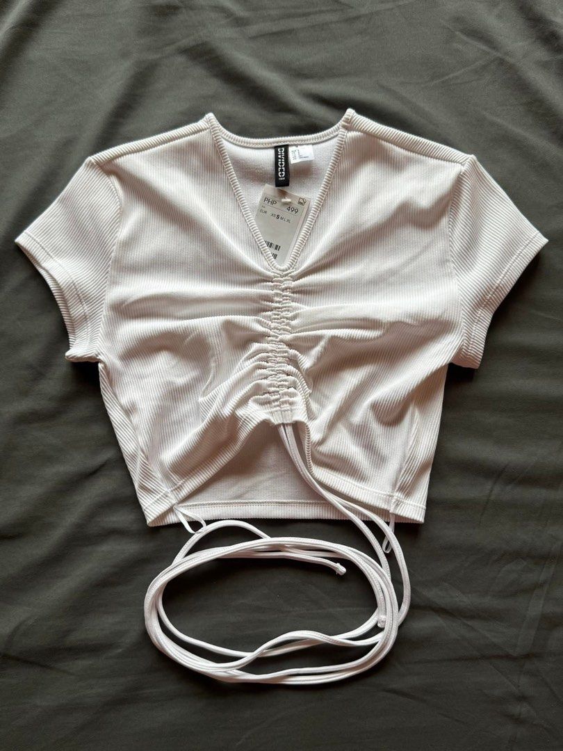 H&M ruched top (Category: Shirts) located in Peñablanca. Submitted by z.declutterz (Listing ID 1419070386, Image 1). Description: Never used. Tried it on for fitting. Does not suit my body type. loc: tuguegarao city, willing to ship.