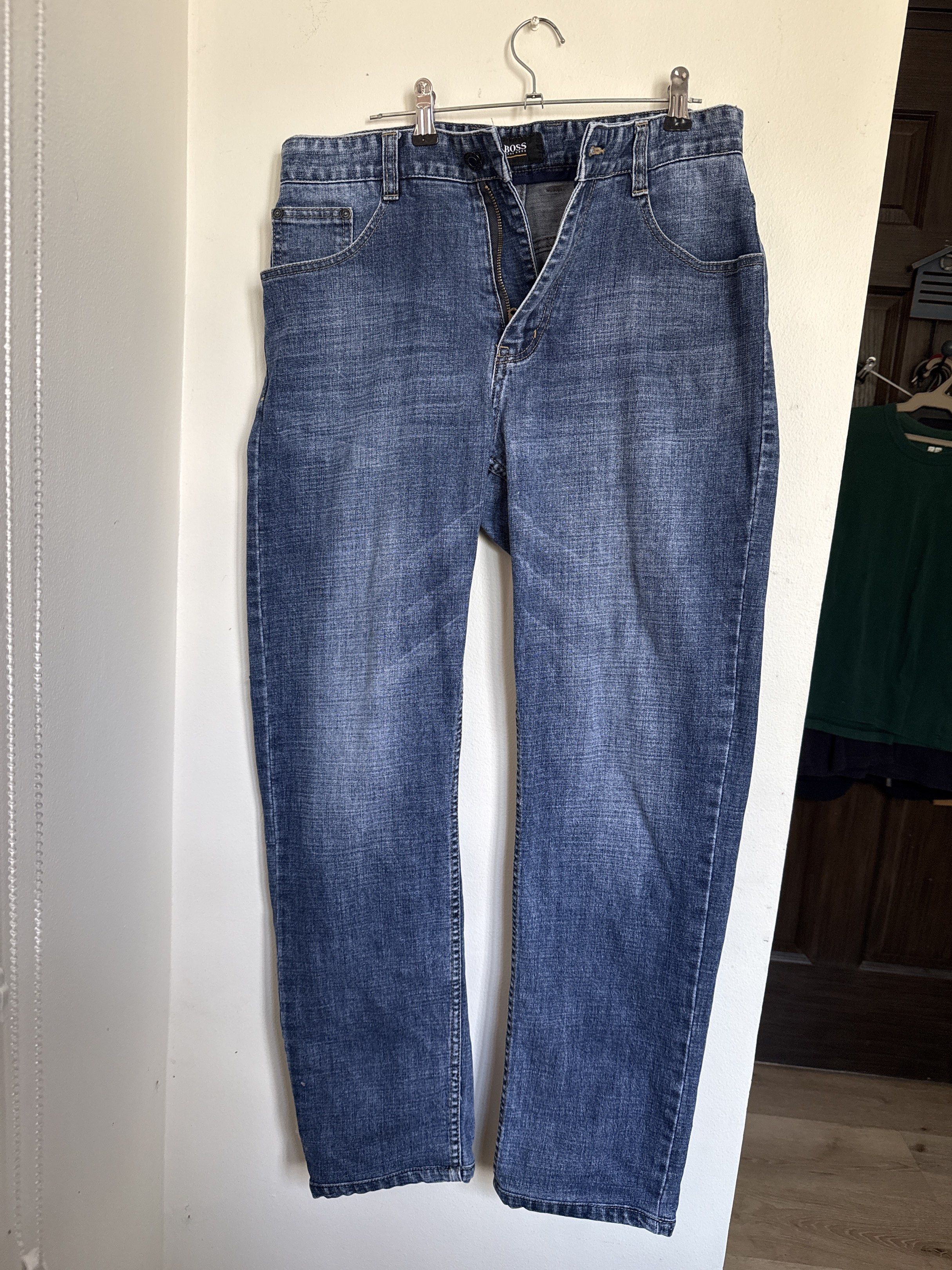 Hugo Boss Straight Cut Jeans (Category: Jeans) located in Antipolo. Submitted by xtiandcstro (Listing ID 1419022690, Image 1). Description: hugo boss straight cut dark wash jeans size 32 originally but tailored to fit size 30 waist 29in inseam.