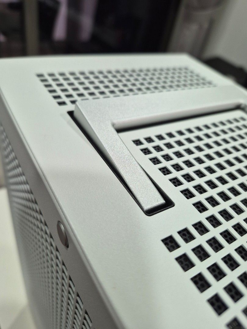 Hyte Revolt 3 ITX Case446570640693667843