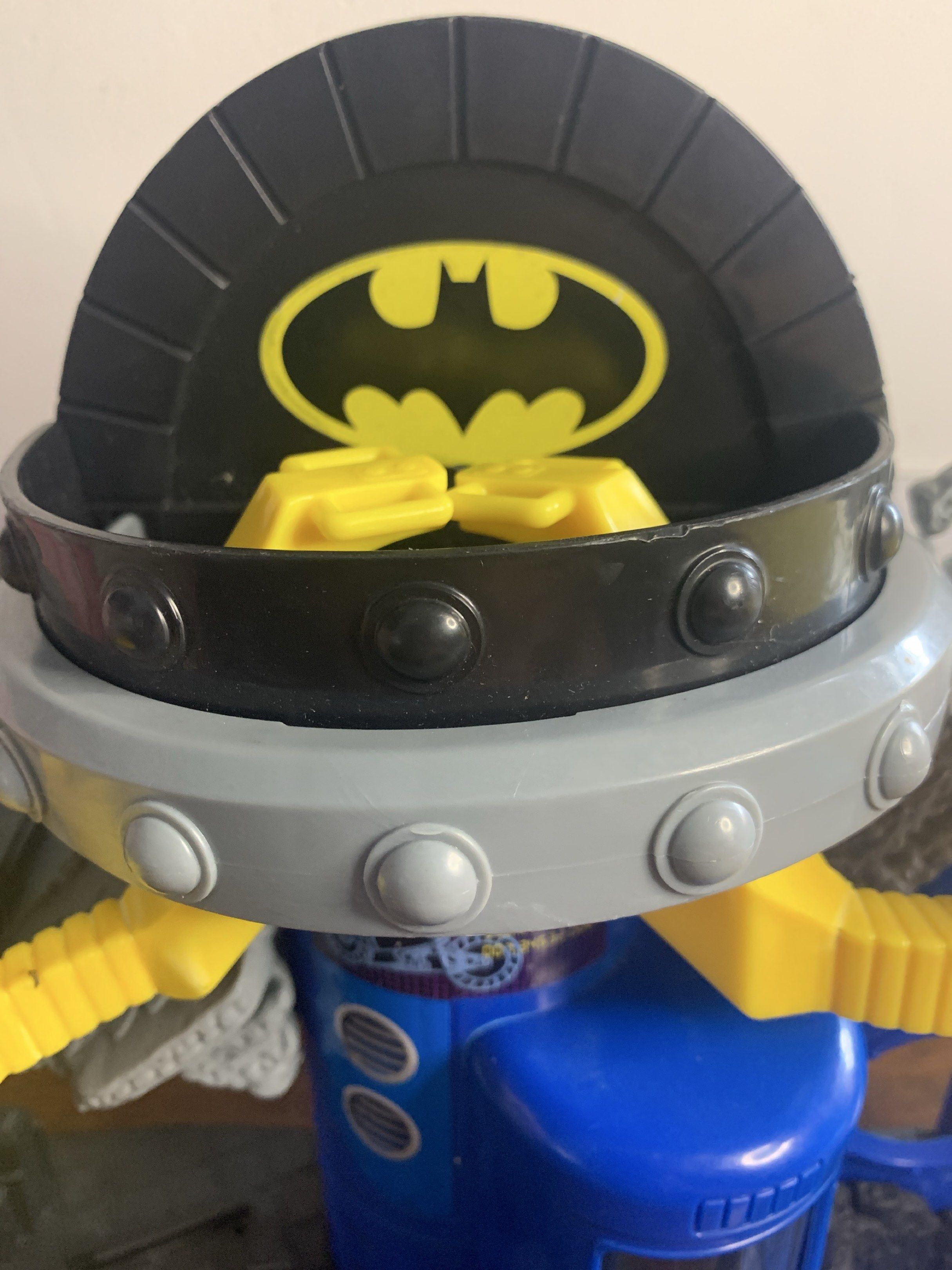 Imaginext DC Bat Command Center - FisherPrice (Category: Action & Battle Toys) located in Carmona. Submitted by bihira (Listing ID 1418999741, Image 2). Description: Imaginext DC Bat Command Center - FisherPrice - as is condition / Dusty - wysiwyg - 2011 Mattel markings - authentic - diorama / playset / display / background for action figures.