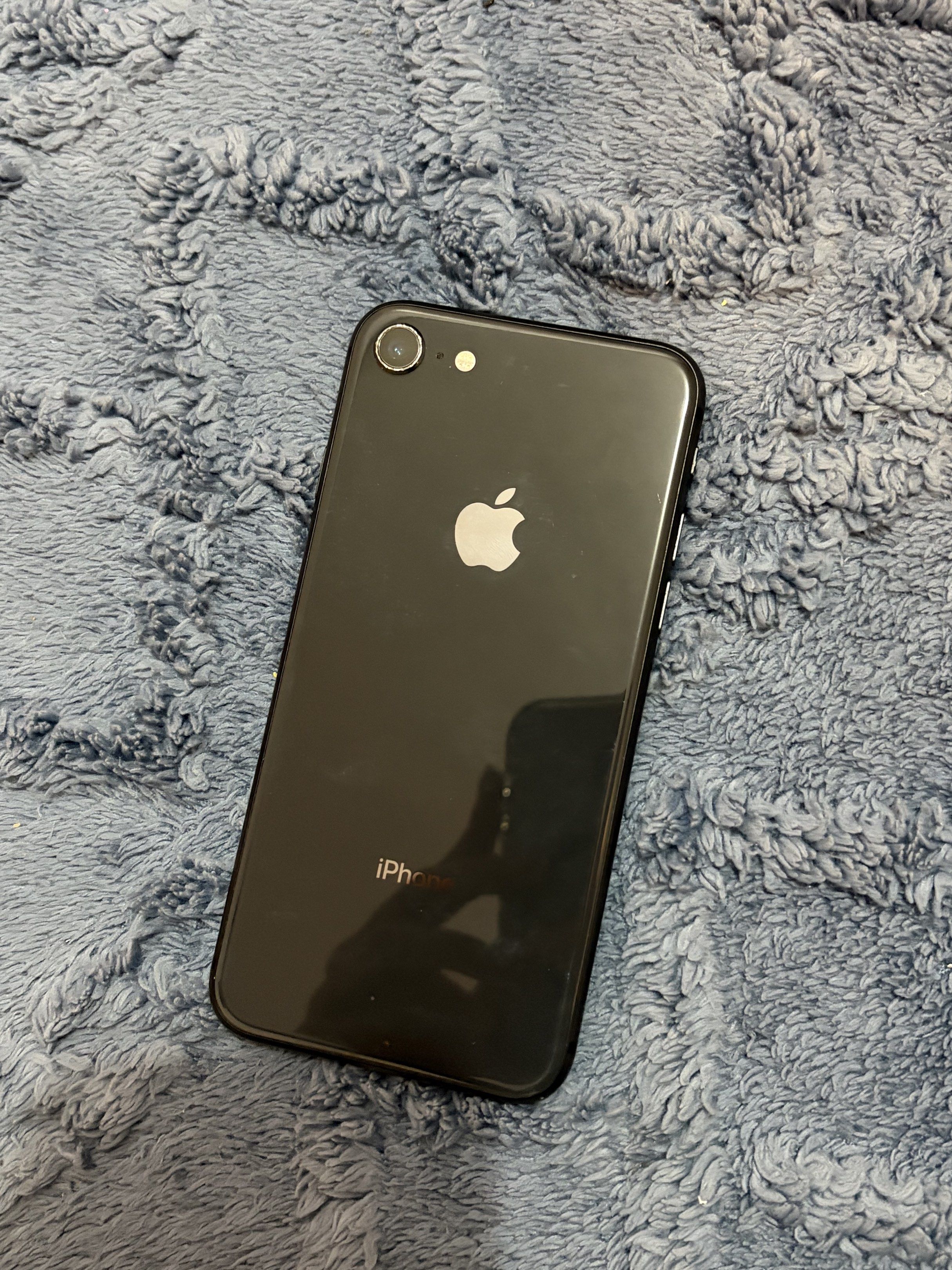 iPhone 8 (Category: iPhone 8 Series) located in Taguig. Submitted by sowpiyuuuh (Listing ID 1419096670, Image 1). Description: iPhone 8 – 64GB (Jet Black) Good Condition Details: • Battery Health: 78% 🔋 • iOS 15.2 • Factory Unlocked / No SIM Restrictions • No history of repair • True Tone & Dark Mode working • May paint chip sa camera area and does NOT affect the camera performance • All functions working perfectly (All goods ang unit) Inclusion