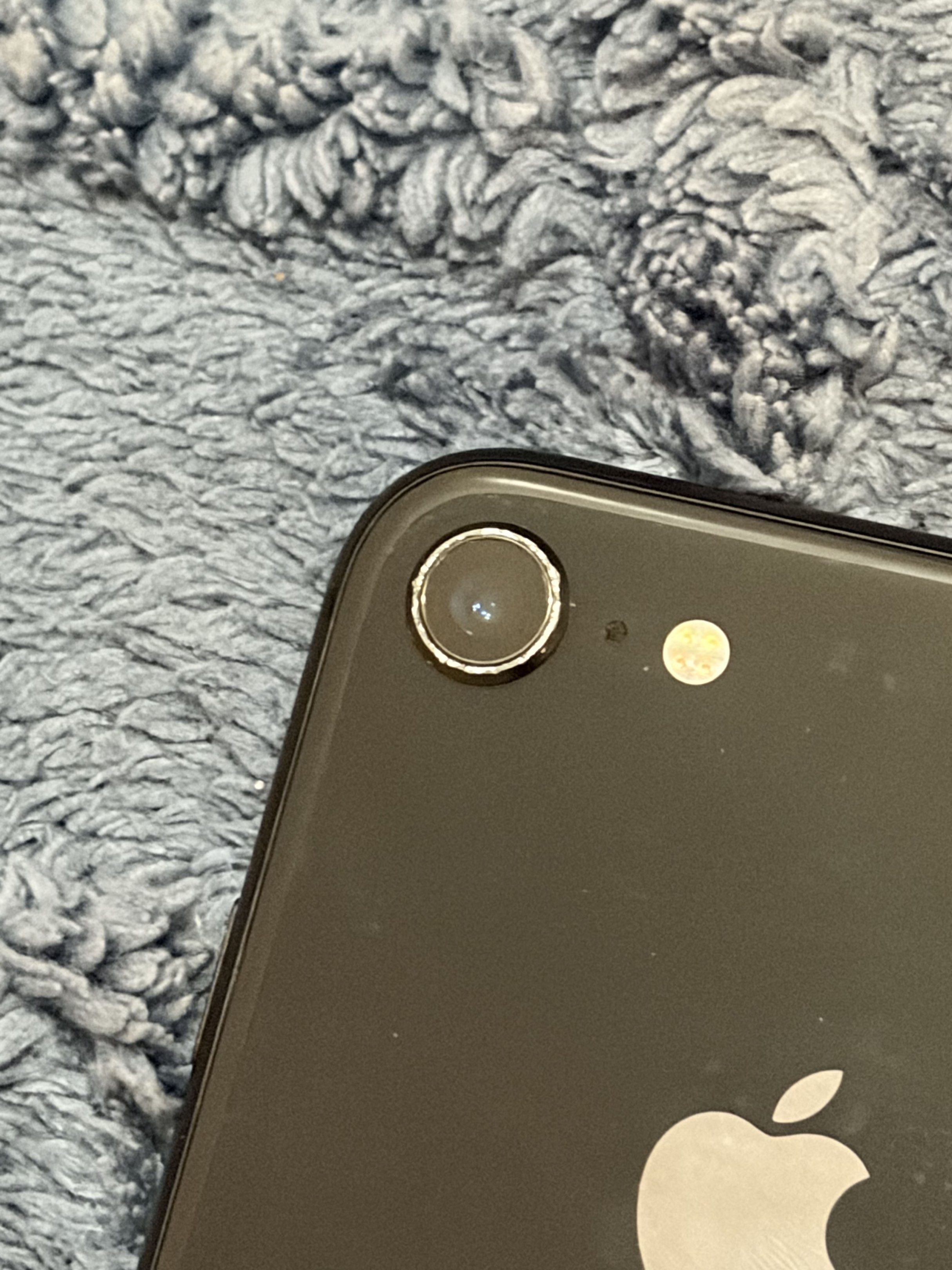 iPhone 8 (Category: iPhone 8 Series) located in Taguig. Submitted by sowpiyuuuh (Listing ID 1419096670, Image 2). Description: iPhone 8 – 64GB (Jet Black) Good Condition Details: • Battery Health: 78% 🔋 • iOS 15.2 • Factory Unlocked / No SIM Restrictions • No history of repair • True Tone & Dark Mode working • May paint chip sa camera area and does NOT affect the camera performance • All functions working perfectly (All goods ang unit) Inclusion