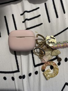 (Category: ) located in . Submitted by glads_closet (Listing ID 1419001546, Image 1). Description: .