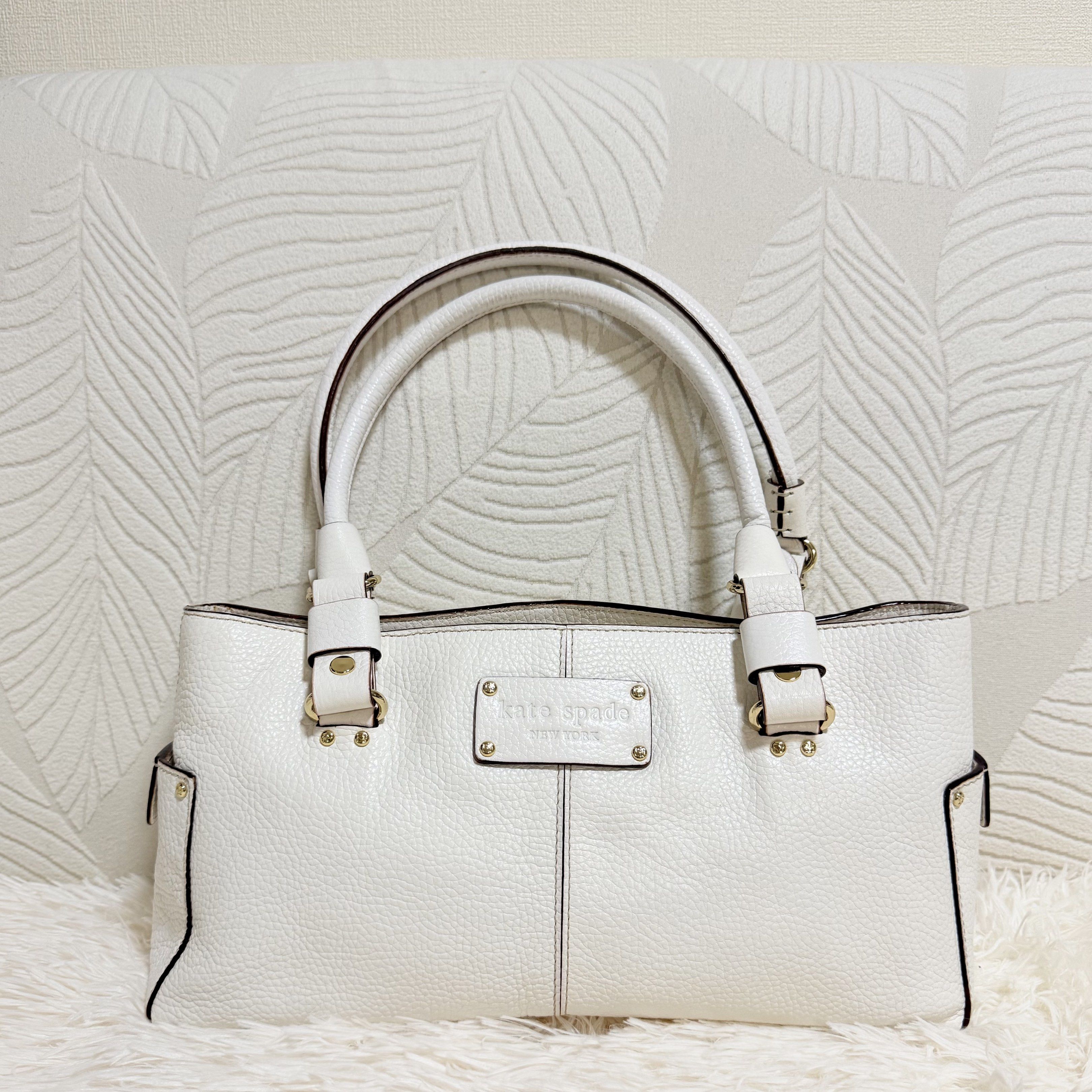 Kate Spade White Leather Tote Bag (Category: Luxury Bags & Wallets) located in Pasig City. Submitted by trendapparelph (Listing ID 1418994687, Image 1). Description: Authentic Genuine leather Japan bought Good as new.