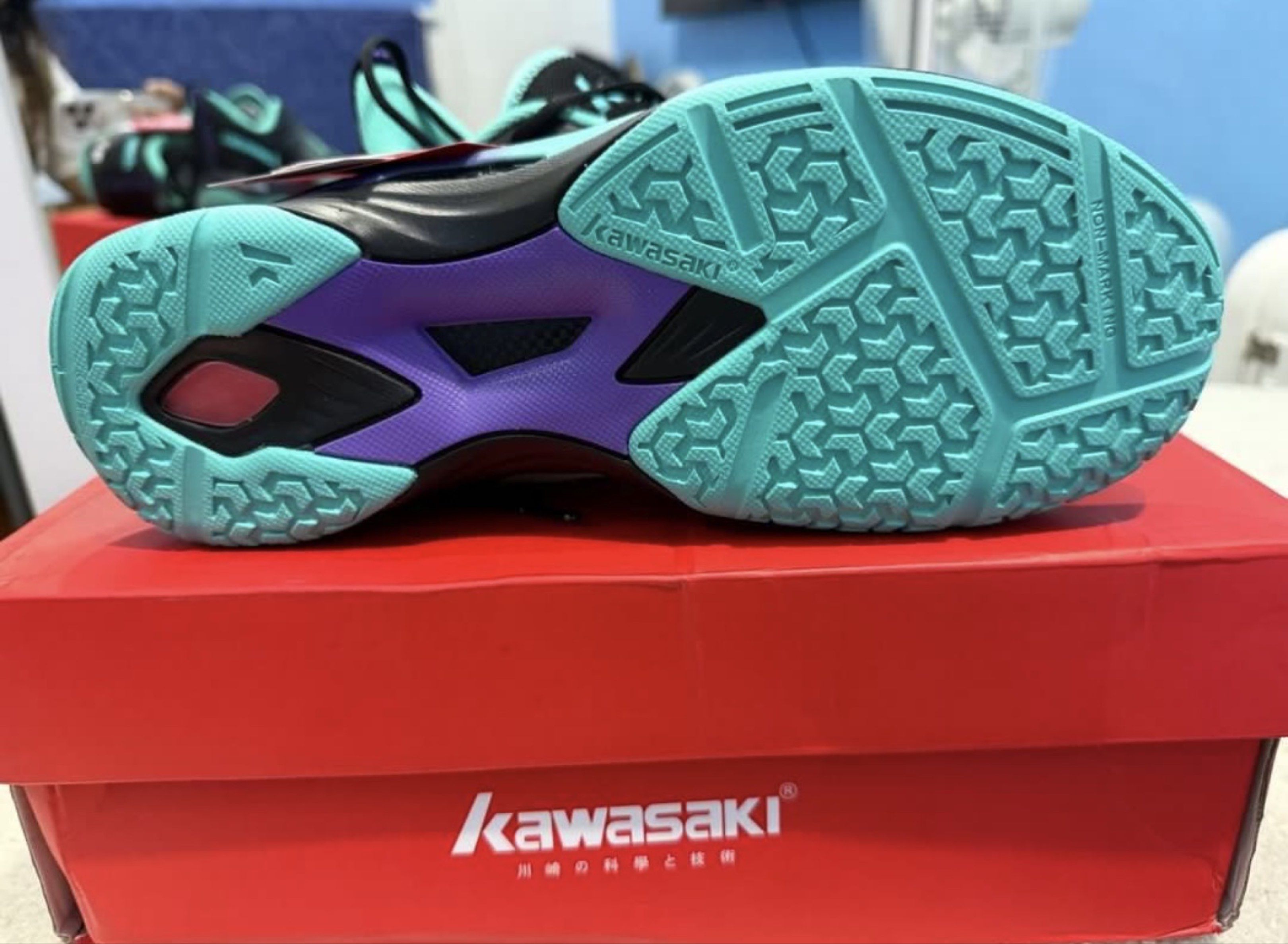 Kawasaki Badminton Shoes (Category: Sneakers) located in Quezon City. Submitted by kylnmsj (Listing ID 1418985069, Image 3). Description: Once lang nagamit sa taraflex 9us womens/7.5 mens -Kawasaki badminton shoes - Color: Black and Teal - Size: 250mm (EUR 40, UK 7, US 7.5) - Includes original box and shoe bag - Non-marking sole - E-Tech system.