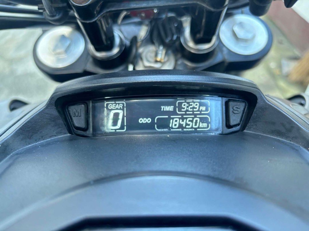 Kawasaki Dominar 400UG2 (Category: Motorbikes for Sale) located in Taguig. Submitted by legitonly2026 (Listing ID 1419022651, Image 2). Description: Kawasaki Dominar 400 UG2 Odometer reading of 18450 km. Includes a phone mount on the handlebars. The motorcycle is equipped with a stand. Call this number for details : +63 966 551 3502 Still negotiable.