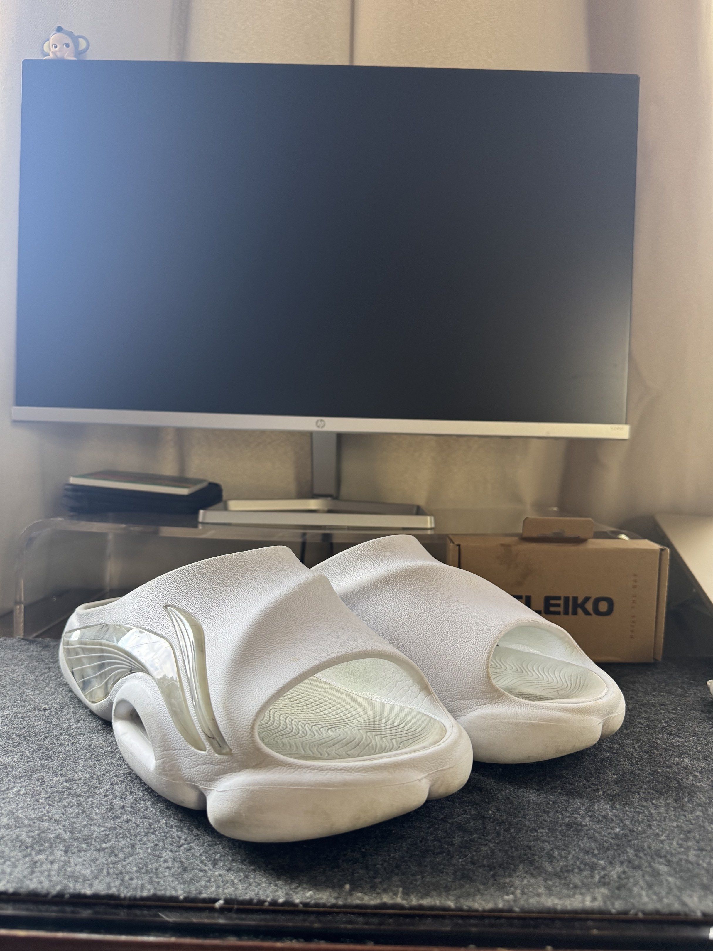Li-Ning BADFIVE Slide Size 10 (Category: Slippers & Slides) located in Quezon City. Submitted by mndaa (Listing ID 1419036139, Image 2). Description: Li-Ning BADFIVE Slide Size 10 Men’s basketball court slippers Model: ABTU001-2 Condition: 9/10 Size: 10 • Personal use, bought from online official store •Used indoors only • Minimal heel drag • Comfortable and solid grip Price: ₱700 📦 Shipping: Care of buyer 📍 Pick up / Booking Address: 32 Zuzuar