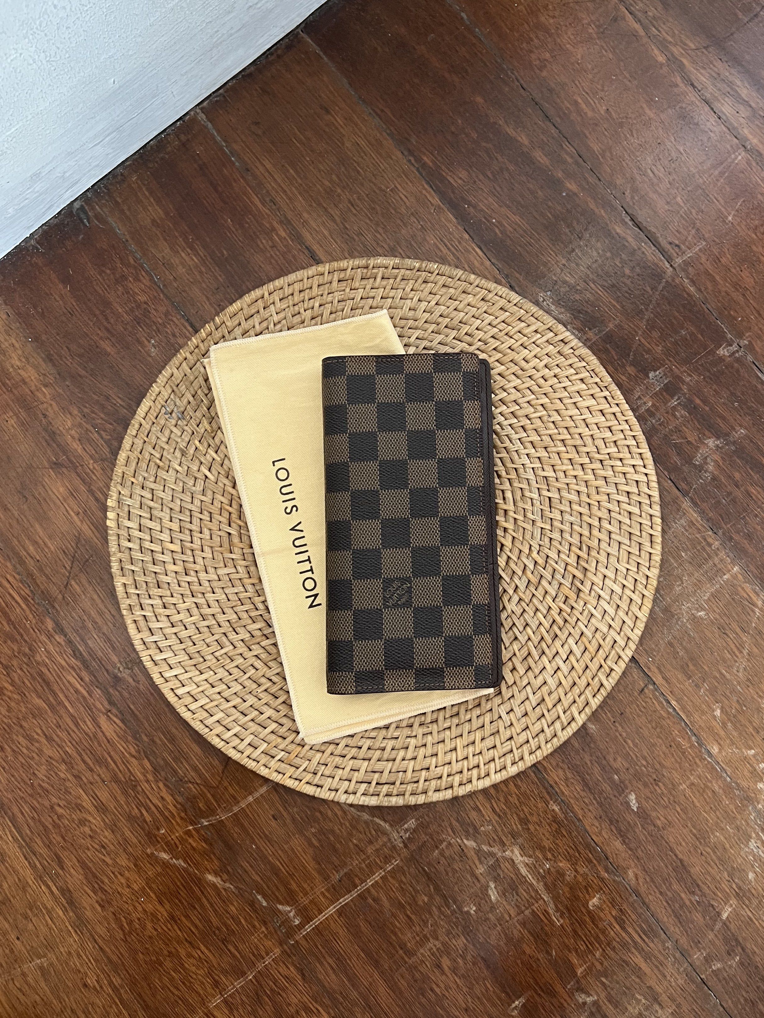 Louis Vuitton Damier Long Wallet (Category: Wallets & Card Holders) located in Quezon City. Submitted by kdiv_ (Listing ID 1419086452, Image 1). Description: Personal preloved |Guaranteed Authentic Store Bought Inclusion: Dust Bag RFS: Decluttering, no longer being used MOP: BDO/GCash Shipping fee to be shouldered by the buyer.