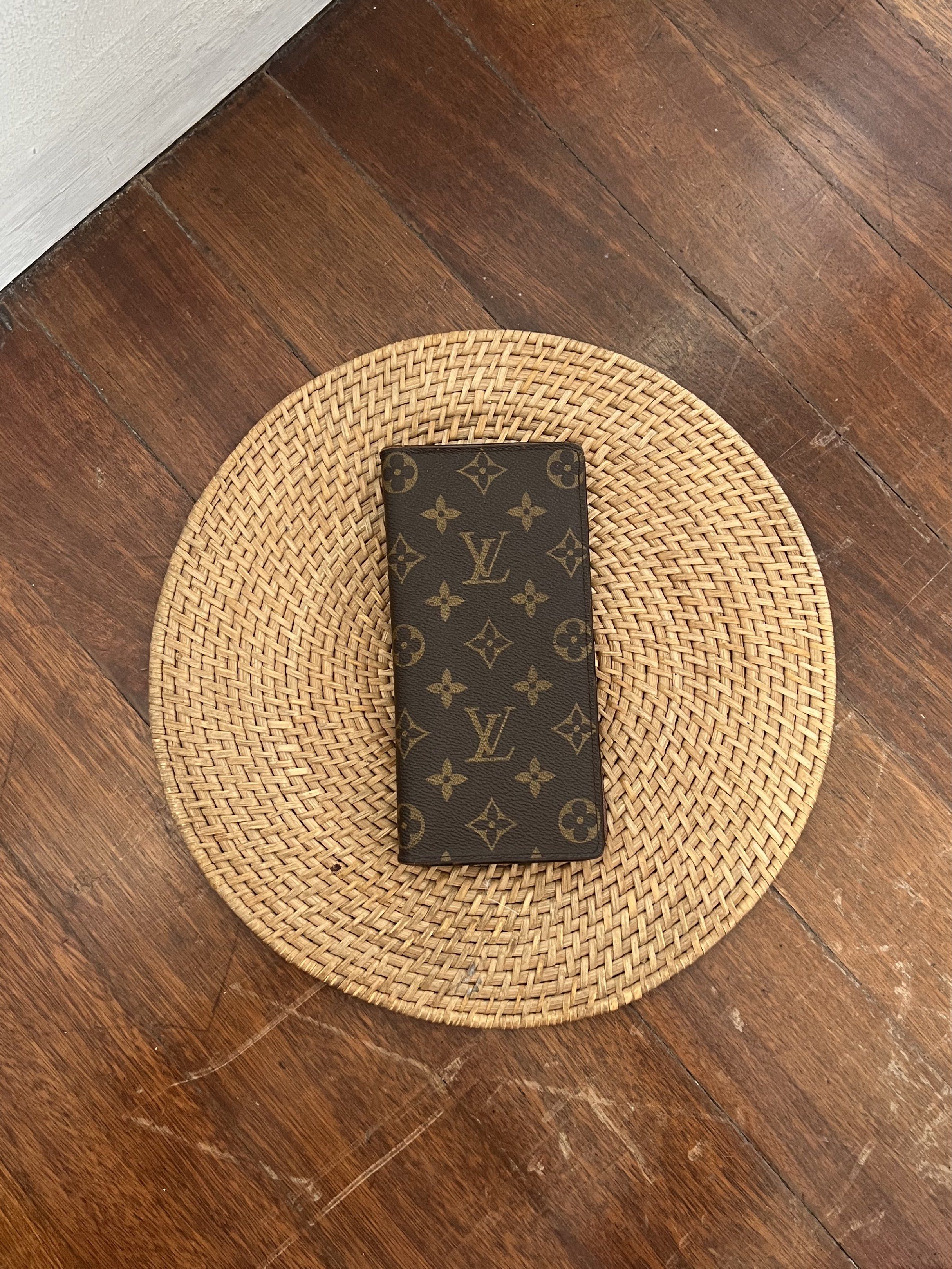 Louis Vuitton Monogram Long Wallet (Category: Wallets & Card Holders) located in Quezon City. Submitted by kdiv_ (Listing ID 1419085921, Image 1). Description: Personal preloved |Guaranteed Authentic Store Bought Wallet only Consideration: Initials heatstamped and signs of usage RFS: Decluttering, no longer being used MOP: BDO/GCash Shipping fee to be shouldered by the buyer.