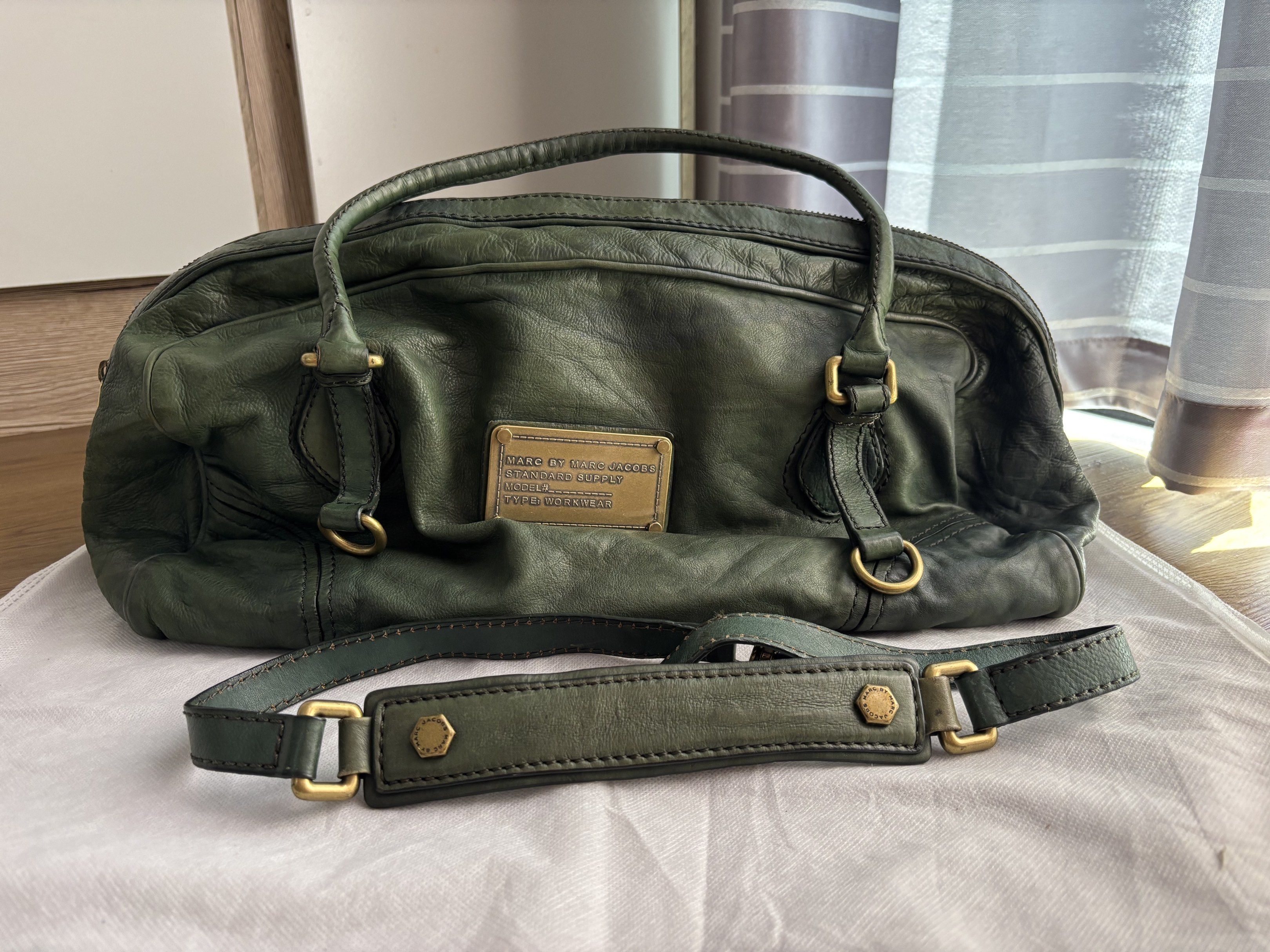 Marc by Marc Jacobs Duffle Bag (Category: Luxury Bags & Wallets) located in Las Pinas. Submitted by itskat.cruz (Listing ID 1419123479, Image 2). Description: Vintage Marc by Marc Jacobs Weekender Duffle Bag All leather In very good condition Comes with a short strap.