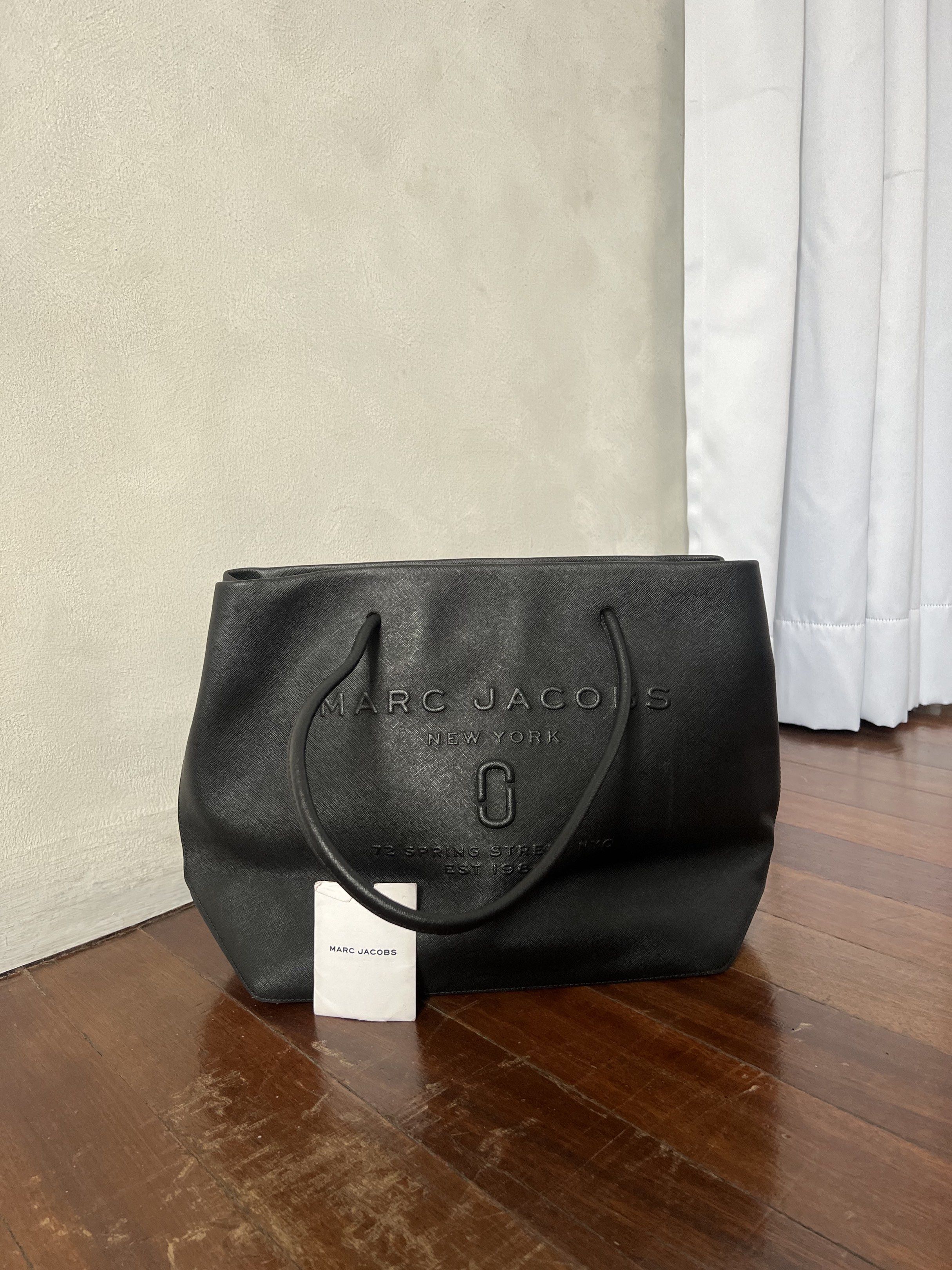 Marc Jacobs Leather Tote Bag (Category: Tote Bags) located in Quezon City. Submitted by kdiv_ (Listing ID 1419052202, Image 1). Description: Personal preloved |Guaranteed Authentic Bought in Saks Fifth NYC Inclusions: Cards With signs of usage RFS: Decluttering, no longer being used MOP: BDO/GCash Shipping fee to be shouldered by the buyer.
