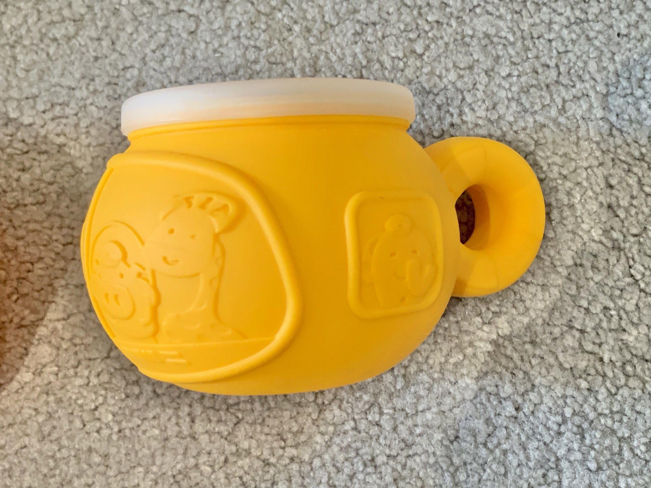 Take all for 950 Marcus & Marcus Baby Feeding Set (Category: Weaning & Toddler Feeding) located in Pasig City. Submitted by littleryenstreasures (Listing ID 1418995939, Image 3). Description: - Includes: Silicone bowl, training cup (24m+), and collapsible container. - Made of BPA-free and phthalate-free silicone. - Features adorable animal designs. - Training cup suitable for babies 24 months and up. Collapsible bowl-450 suction bowl -350 snackcu