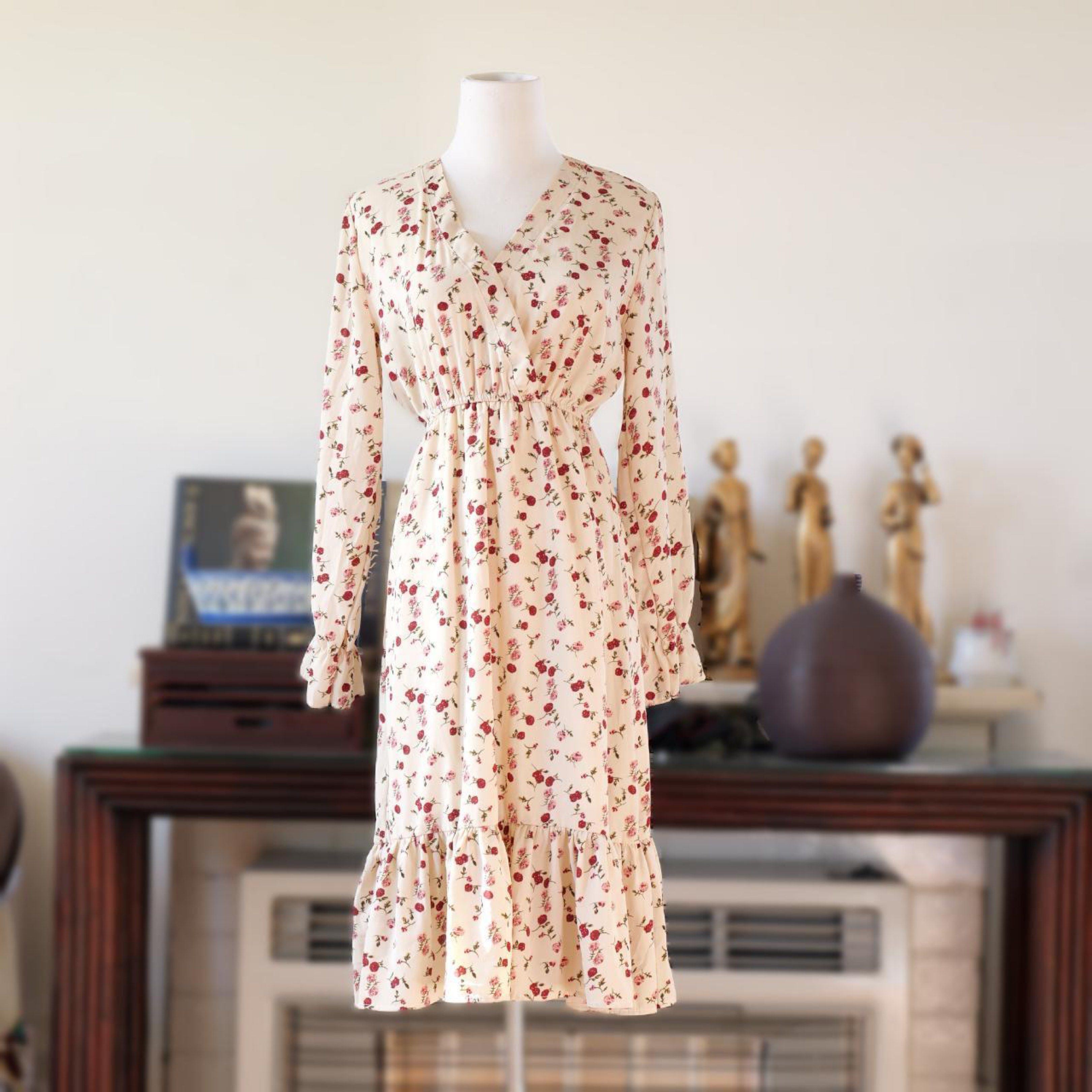 Midi Floral Dress (Category: Dresses) located in Manila. Submitted by yuShin09 (Listing ID 1419144602, Image 1). Description: - Simple Chic floral midi dress - V-neck design - Long sleeves with ruffled cuffs - Cinched waist for a flattering fit - Flowing midi-length skirt with ruffled hem - Delicate floral pattern - Suitable for casual or special events.