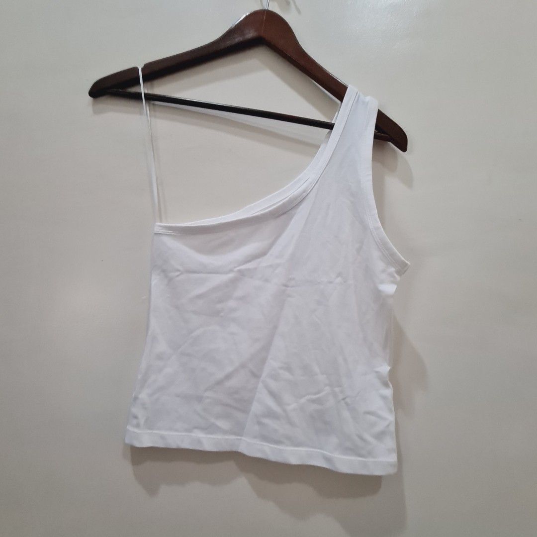 MNG White Top (Category: Sleeveless) located in Marikina City. Submitted by repurpose_studio (Listing ID 1419005303, Image 2). Description: - MNG white halter top - Made in Bangladesh - Solid white color - Size not specified.