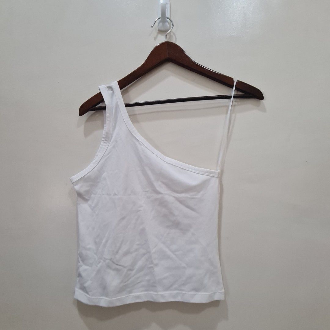 MNG White Top (Category: Sleeveless) located in Marikina City. Submitted by repurpose_studio (Listing ID 1419005303, Image 1). Description: - MNG white halter top - Made in Bangladesh - Solid white color - Size not specified.