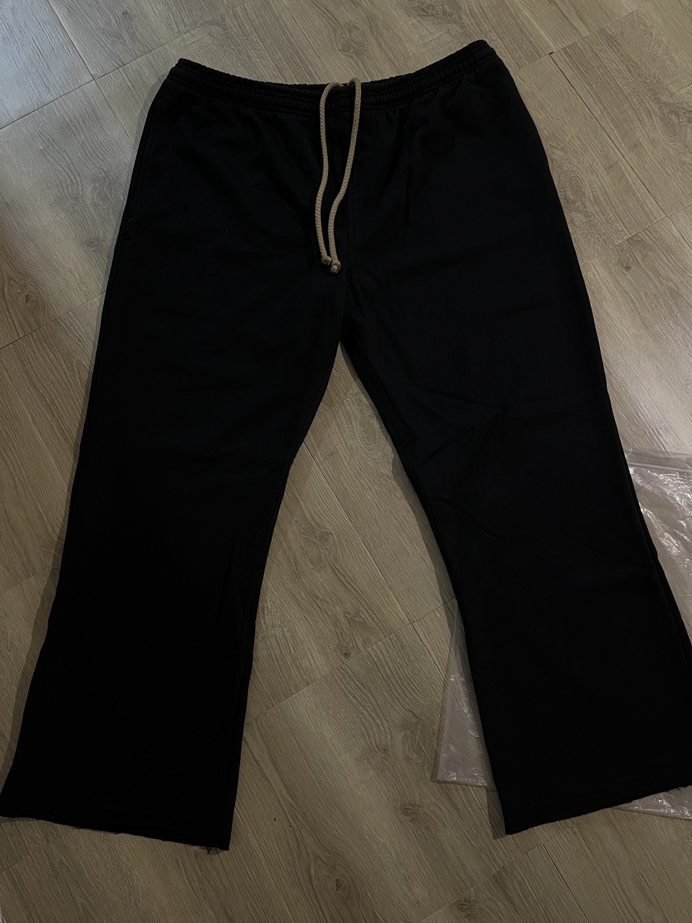 MN+LA PANTS (Category: Joggers) located in Camaligan. Submitted by holy.grails (Listing ID 1419088236, Image 1). Description: MNLA FRENCH TERRY BOOTCUT PANTS IN CAVIAR size xxl, used once only ₱1.3k mop: gcash mod: jnt .