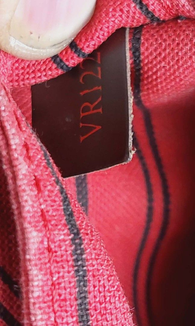 Never full damier petite (Category: Luxury Bags & Wallets) located in Santa Rosa. Submitted by babylen11 (Listing ID 1419079237, Image 3). Description: for sale Louis Vuitton damier never full petite.