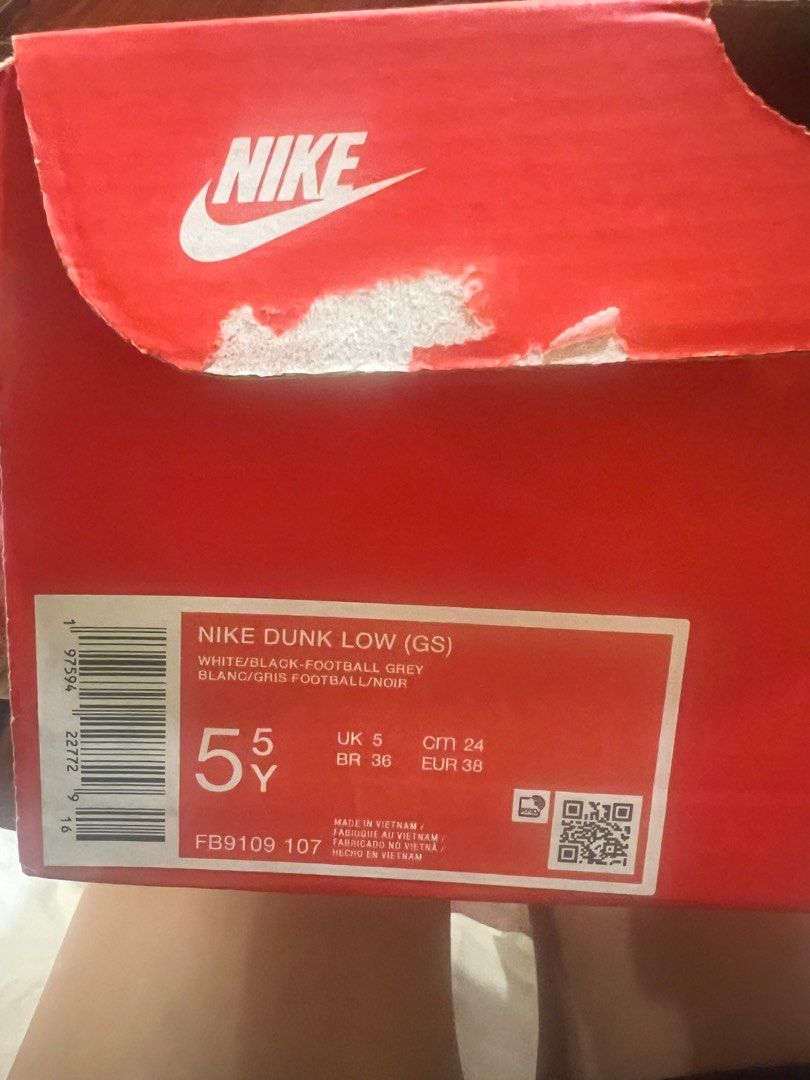 Nike dunk low (Category: Sneakers) located in Quezon City. Submitted by docbogs0833 (Listing ID 1419000436, Image 3). Description: .