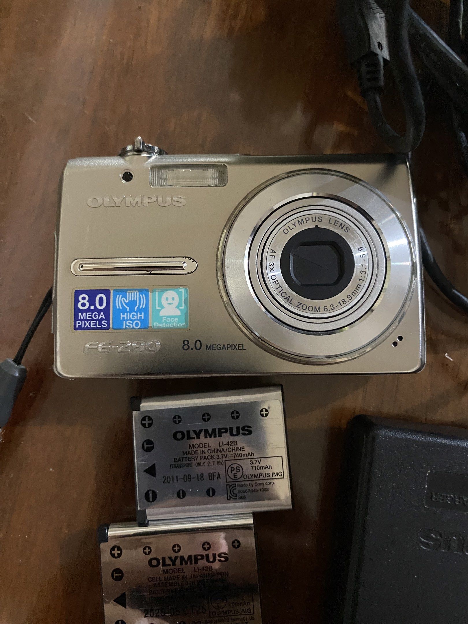 OLYMPUS FE 280 DIGITAL CAMERA (Category: Cameras) located in Pasay City. Submitted by keijeii (Listing ID 1419073378, Image 1). Description: OLYMPUS FE 280 digicam Complete with 2 batterries and xd card Issue: working - can shoot on macro atm, blurry if malayo object, need lang daw ipa-linis yun lens dust. Wala ng time pa-linis.