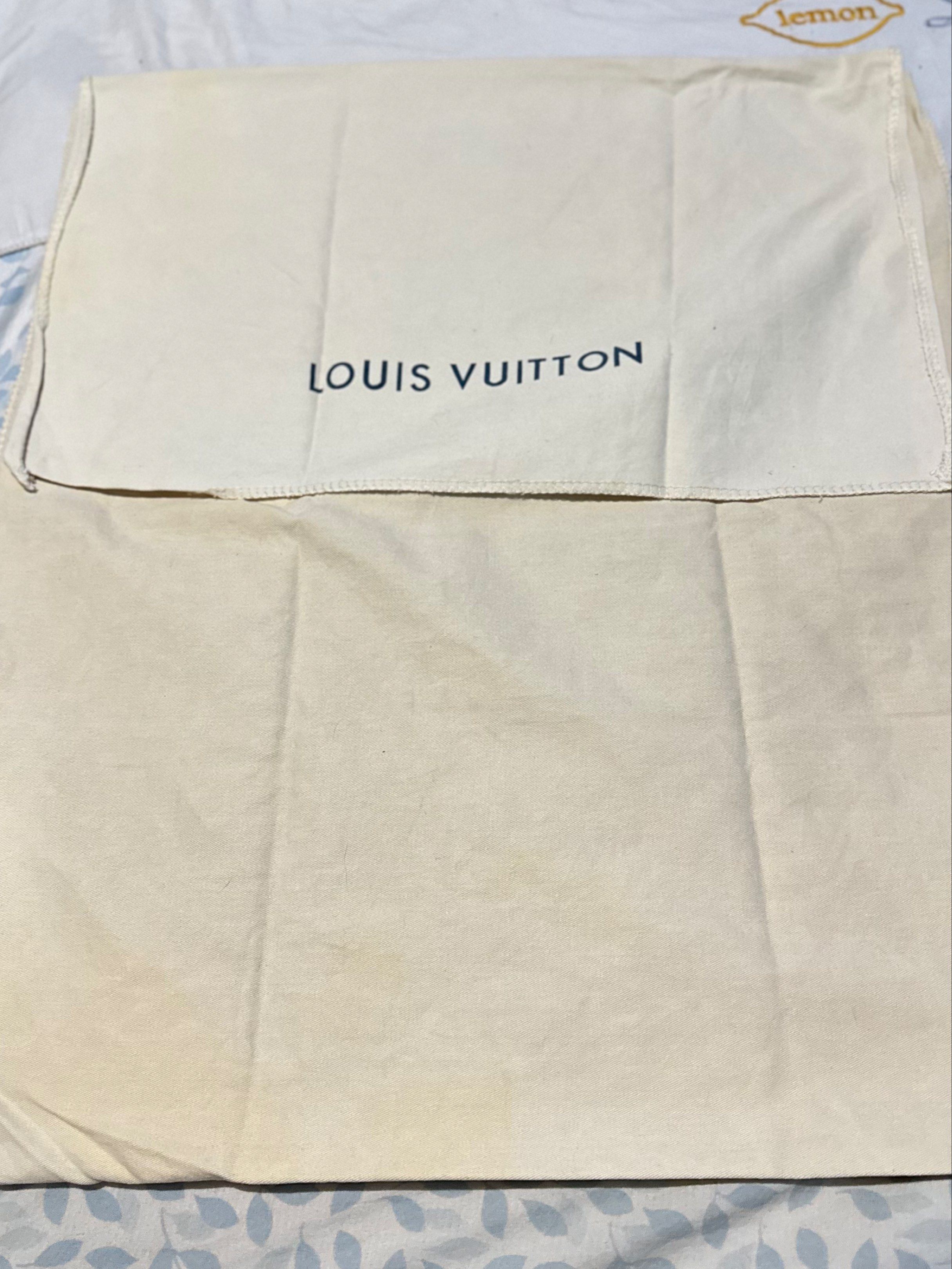 Original Louis Vuitton dustbag Large (Category: Shoulder Bags) located in General Santos City (Dadiangas). Submitted by toysville888 (Listing ID 1419101830, Image 1). Description: Authentic LV envelope dustbag. may eteketa. see pics pls. no rips no holes no stains. addl 89sf via jnt location: Gensan City Mindanao.