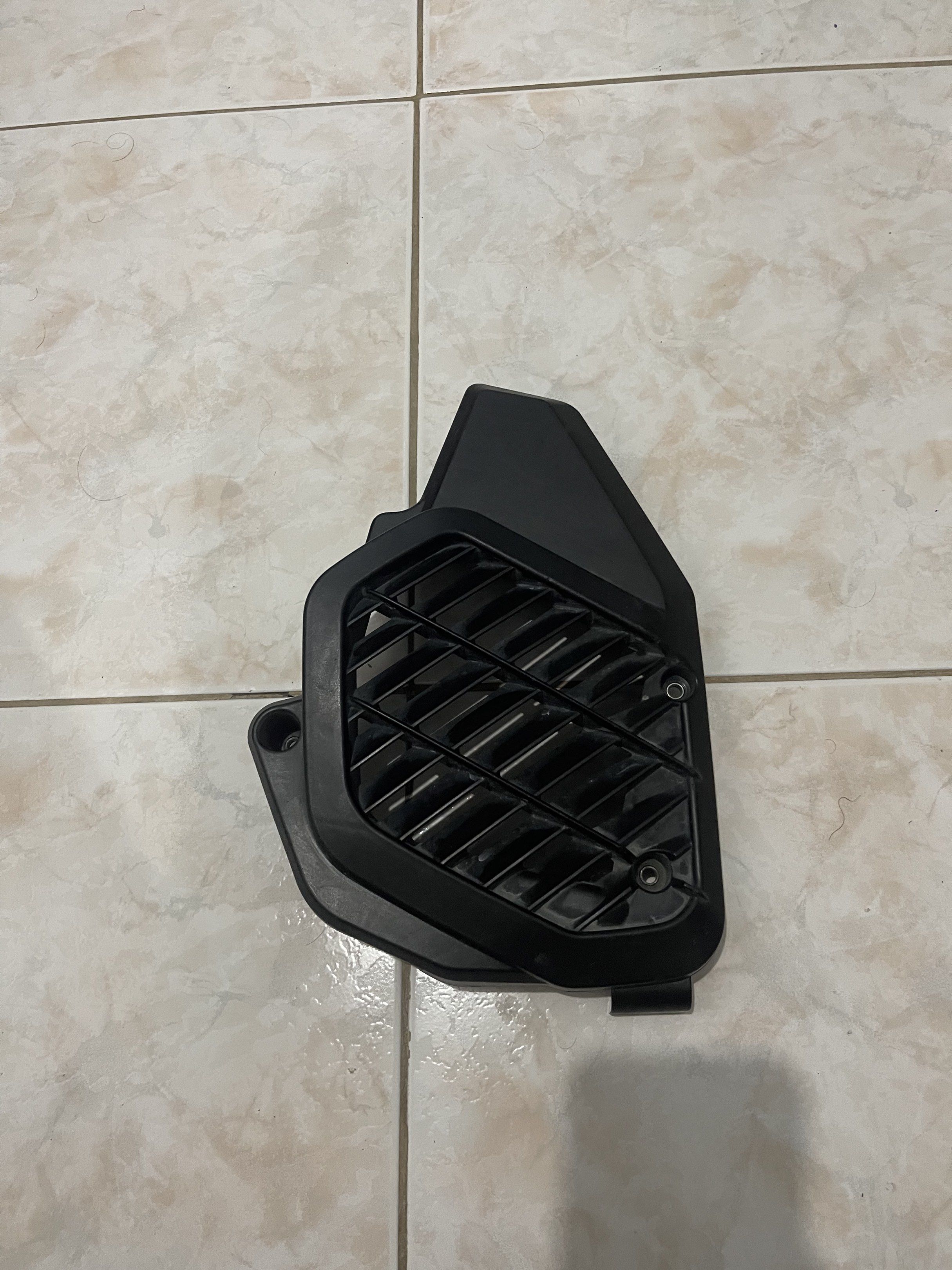 PCX 150 Radiator Cover Honda (Category: Other Motorcycles Parts and Accessories) located in Manila. Submitted by anthonys_shop (Listing ID 1419163782, Image 2). Description: Excellent Condition 📍Makati/Taguig West Rembo PCX 150 Radiator Cover Honda.