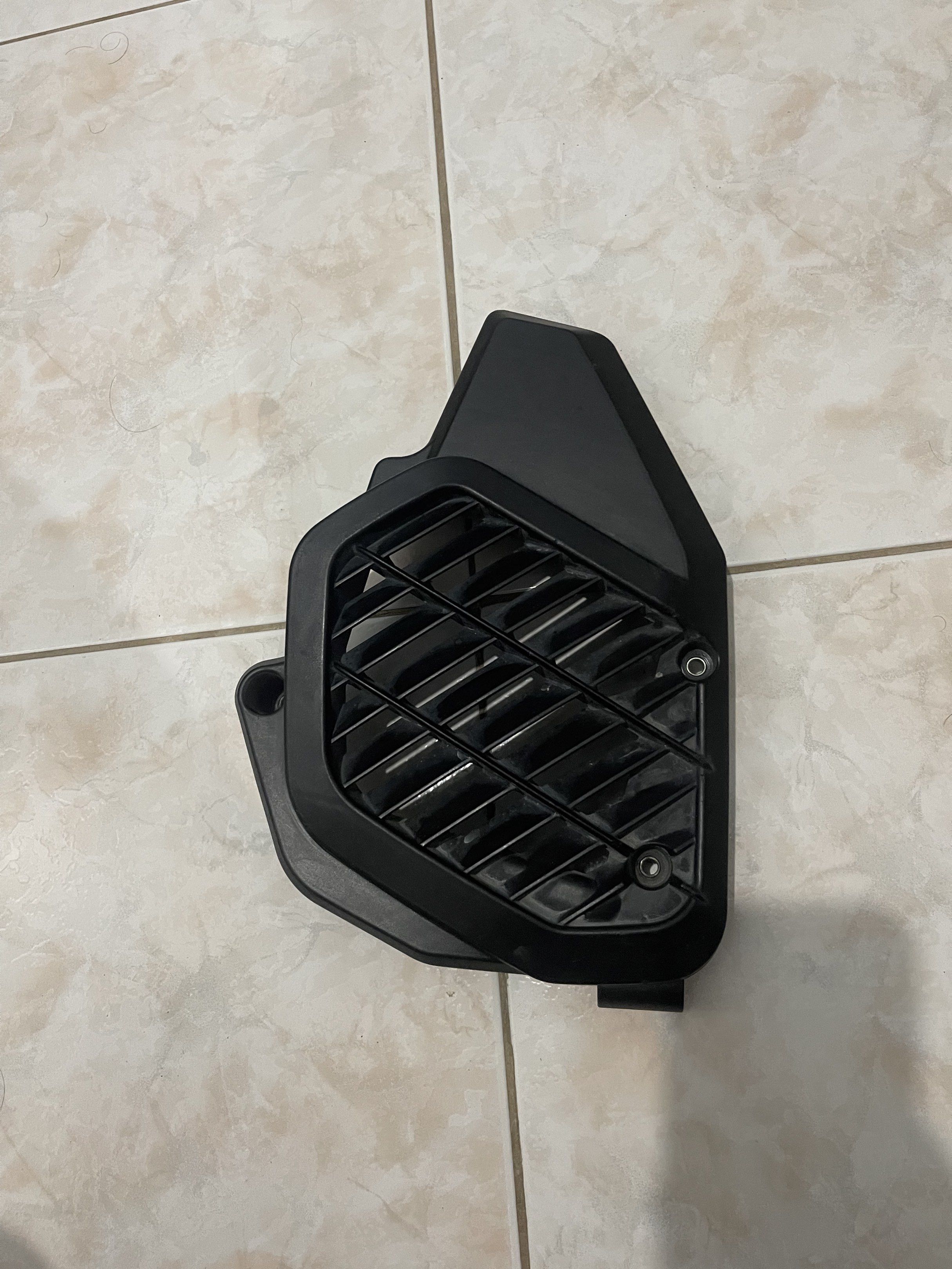 PCX 150 Radiator Cover Honda (Category: Other Motorcycles Parts and Accessories) located in Manila. Submitted by anthonys_shop (Listing ID 1419163782, Image 3). Description: Excellent Condition 📍Makati/Taguig West Rembo PCX 150 Radiator Cover Honda.
