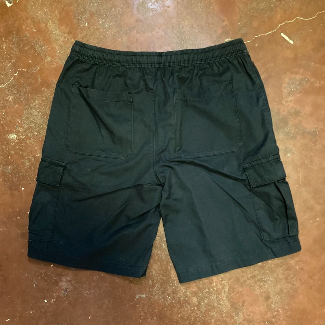 Penshoppe - Short (Category: Shorts) located in Rizal. Submitted by sensorix___ (Listing ID 1418998996, Image 2). Description: Penshoppe - Short DIMENSION: Waist - 32" Length - 19.5" Inseam - 8.5" Leg opening - 11" CONDITION - LIKE NEW COLOR RATE - 9 OUT OF 10.