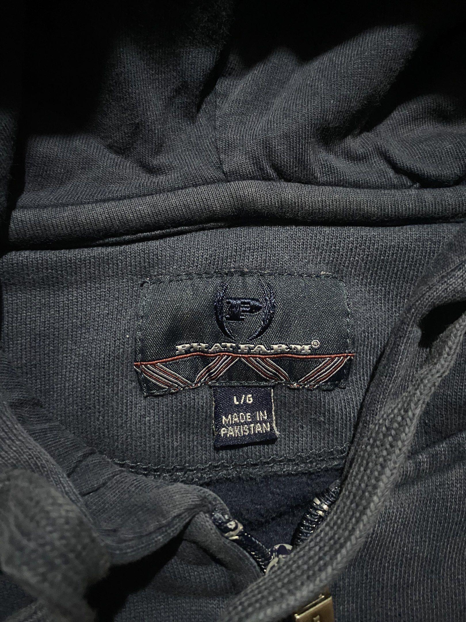 PHAT FARM ZIP UP HOODIE (Category: Hoodies) located in San Mateo. Submitted by miguel08k (Listing ID 1419112320, Image 3). Description: PHAT FARM ZIP UP HOODIE W: 24 L: 28 issue: color fade and missing zipper pull.