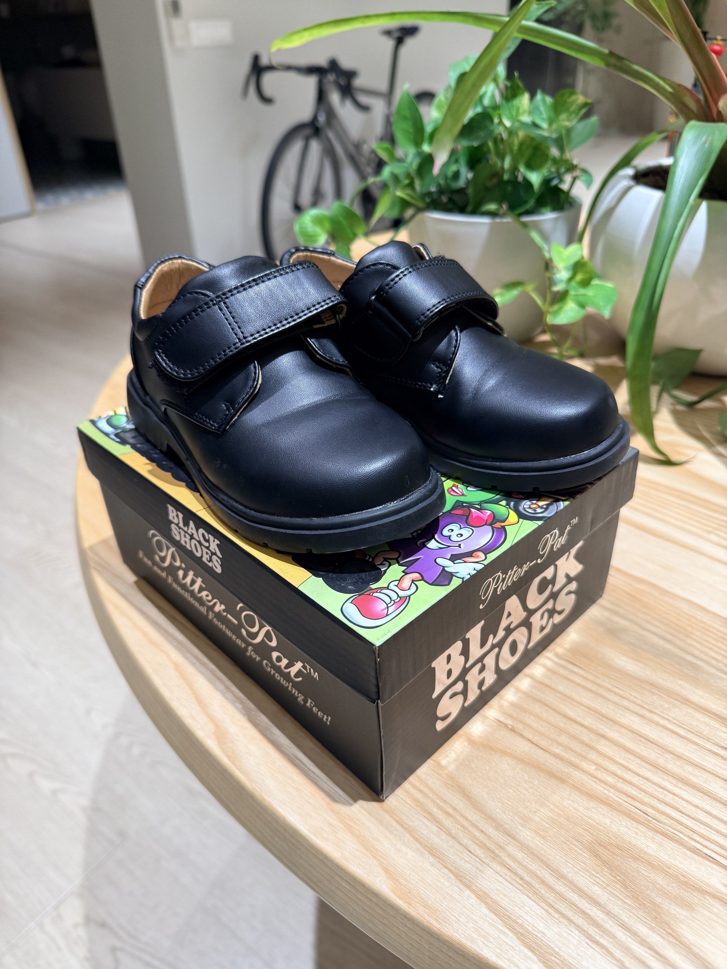 Pitter-Pat Black Shoes Size 28 (Category: Babies & Kids Fashion) located in San Juan City. Submitted by clever_chic (Listing ID 1419096424, Image 1). Description: - Black Pitter-Pat shoes - Size 28 - Hook-and-loop closure - Includes original box - Original price tag from SM Store: ₱1499.00 - Made in China - Only used once.