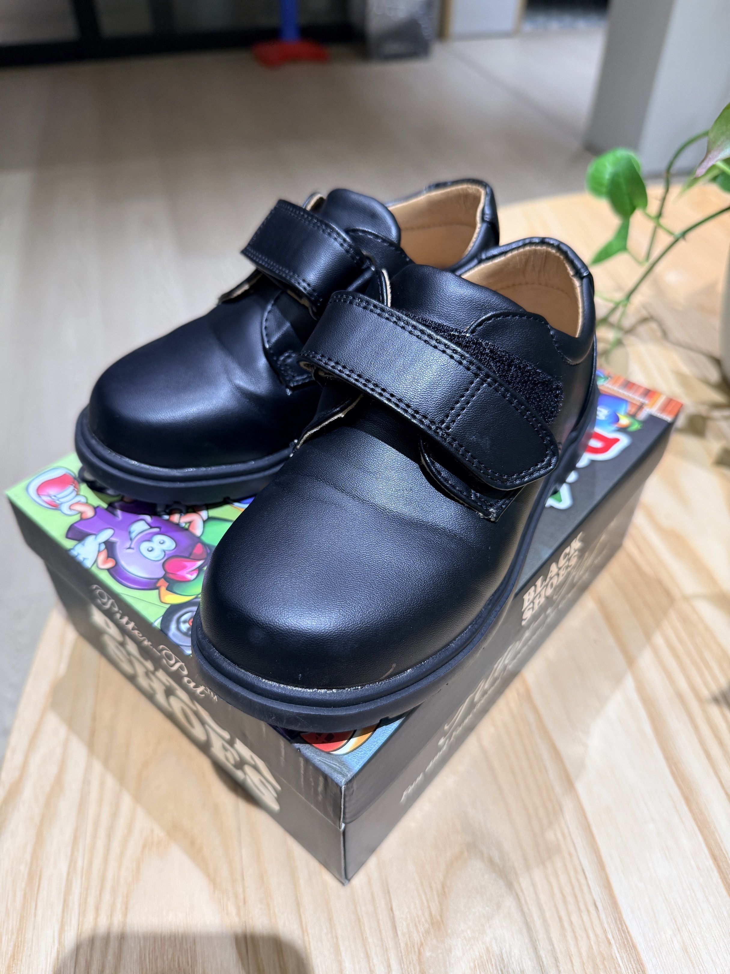 Pitter-Pat Black Shoes Size 28 (Category: Babies & Kids Fashion) located in San Juan City. Submitted by clever_chic (Listing ID 1419096424, Image 2). Description: - Black Pitter-Pat shoes - Size 28 - Hook-and-loop closure - Includes original box - Original price tag from SM Store: ₱1499.00 - Made in China - Only used once.