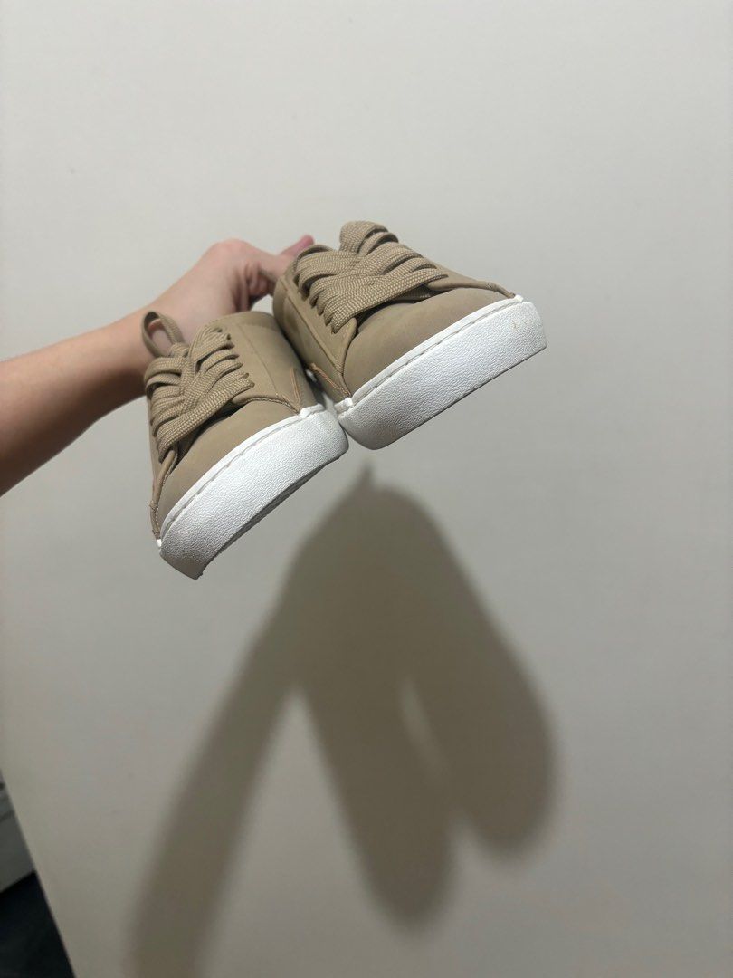 Polo Ralph Lauren Sneakers (Category: Sneakers) located in Caloocan City. Submitted by hashli (Listing ID 1419109041, Image 3). Description: Size 34.5 EU Used but not abused and no creasing! Box no longer available but it will come in a different box po. Thank you! .