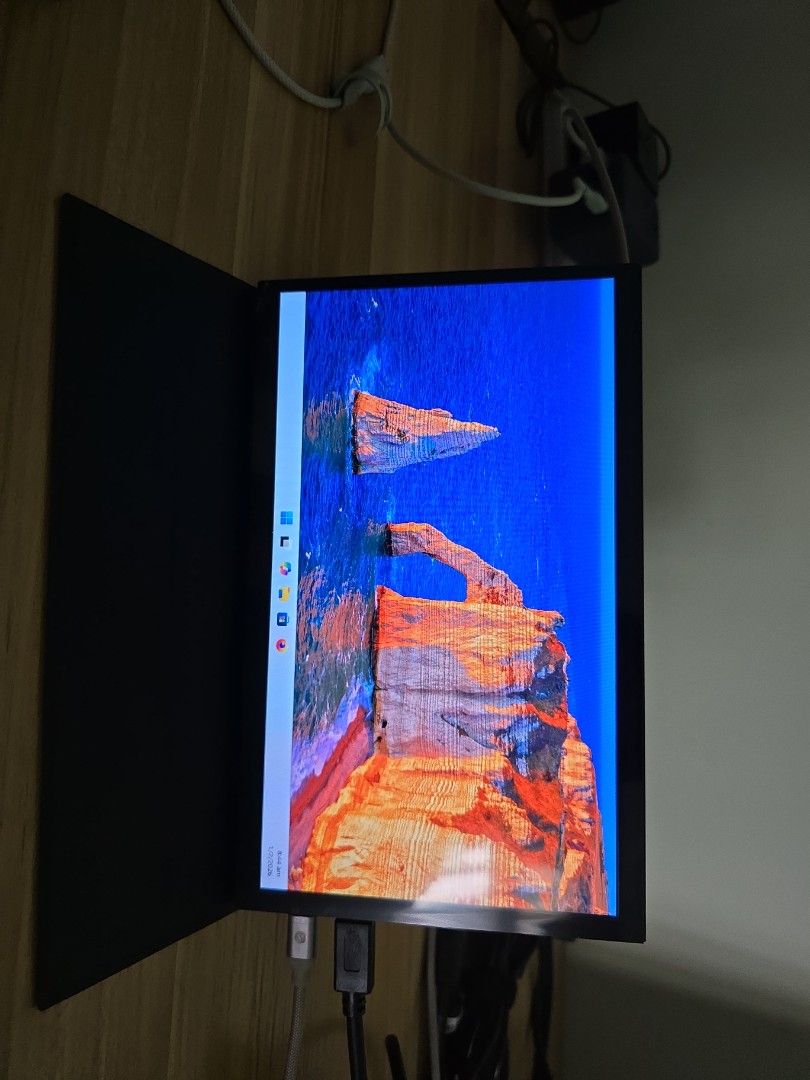 Portable Monitor - Excellent Condition